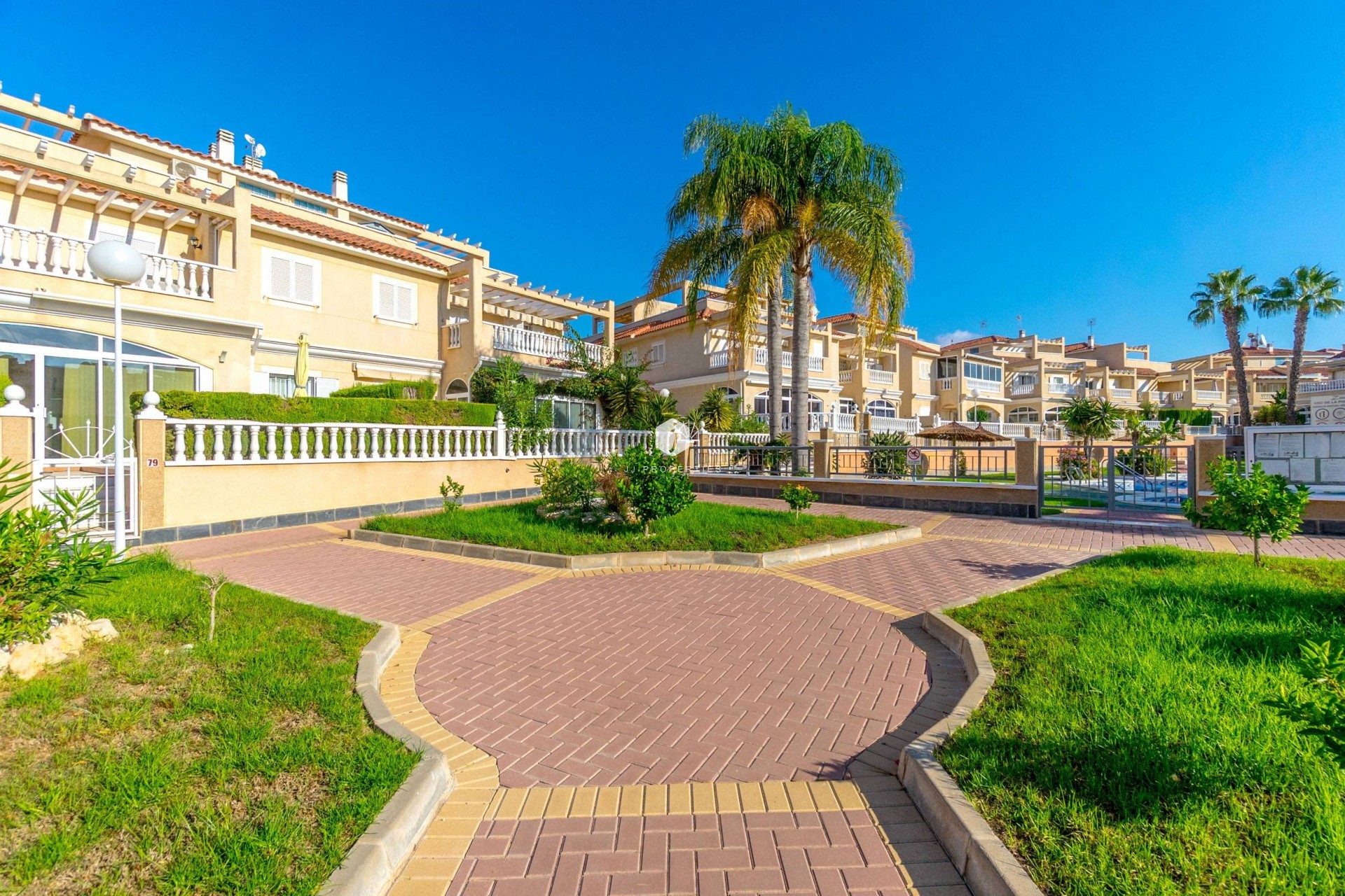 Aus zweiter Hand - Duplex -
Orihuela Costa - Playa Flamenca