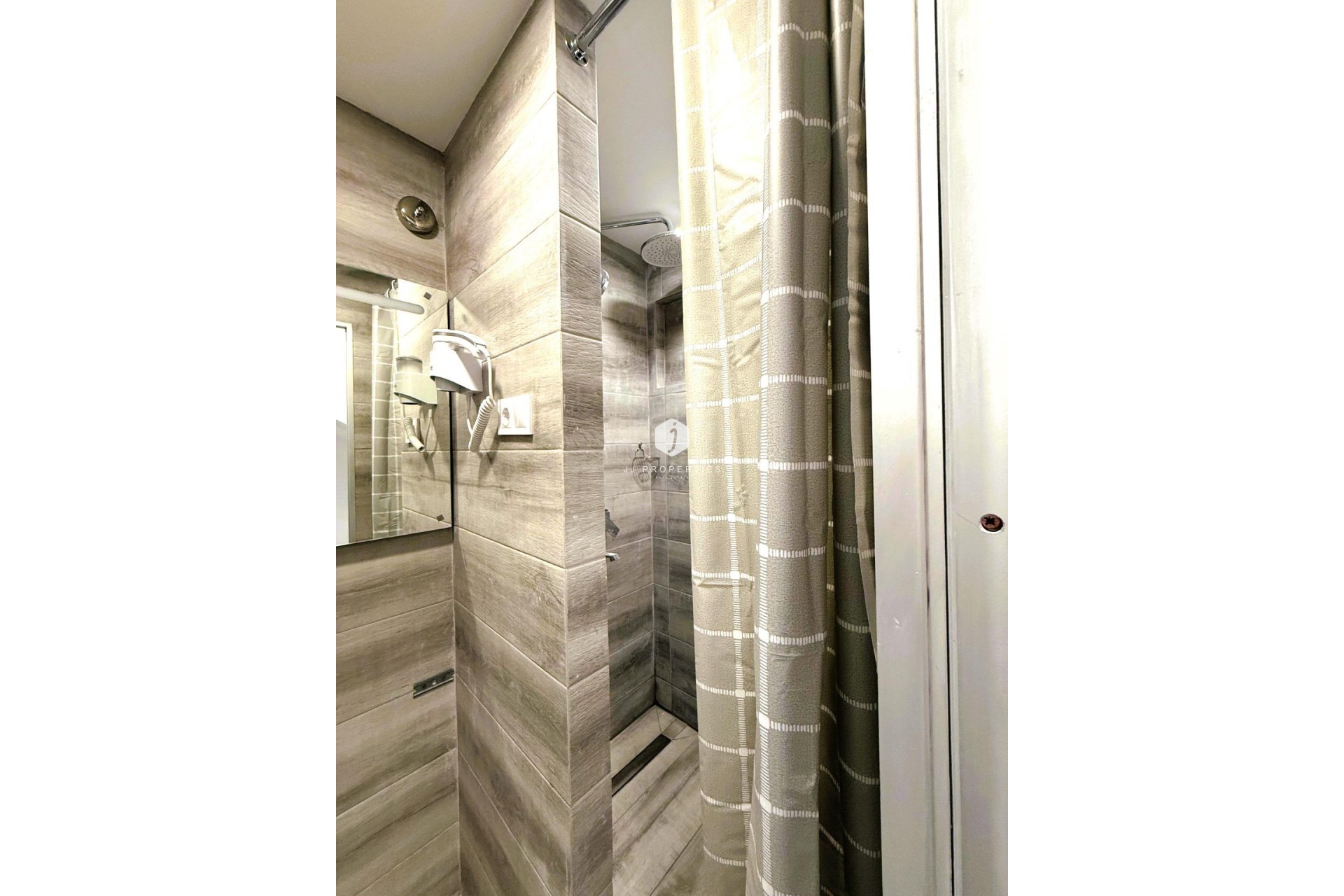 Aus zweiter Hand - Duplex -
Torrevieja - Centro