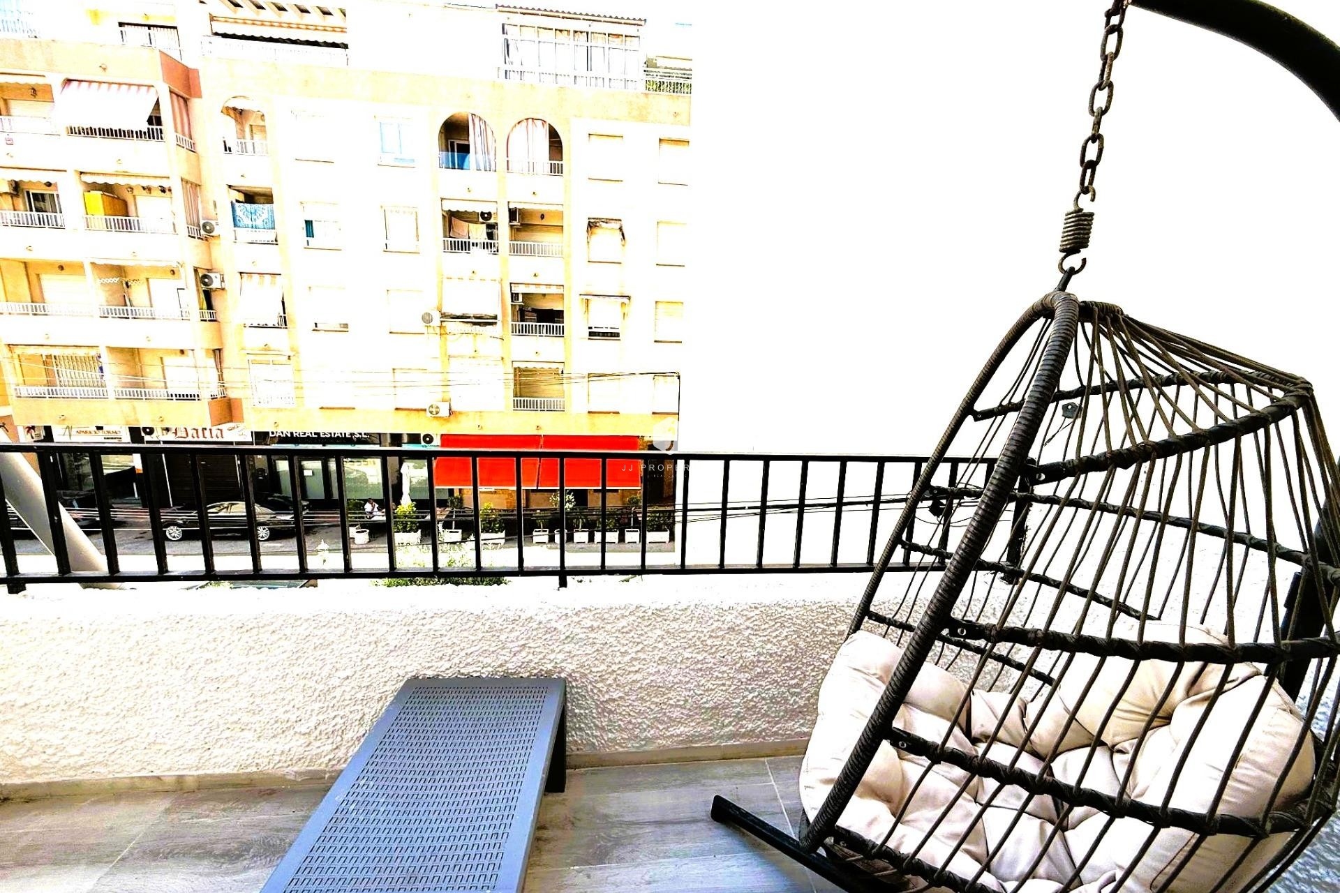 Aus zweiter Hand - Duplex -
Torrevieja - Centro