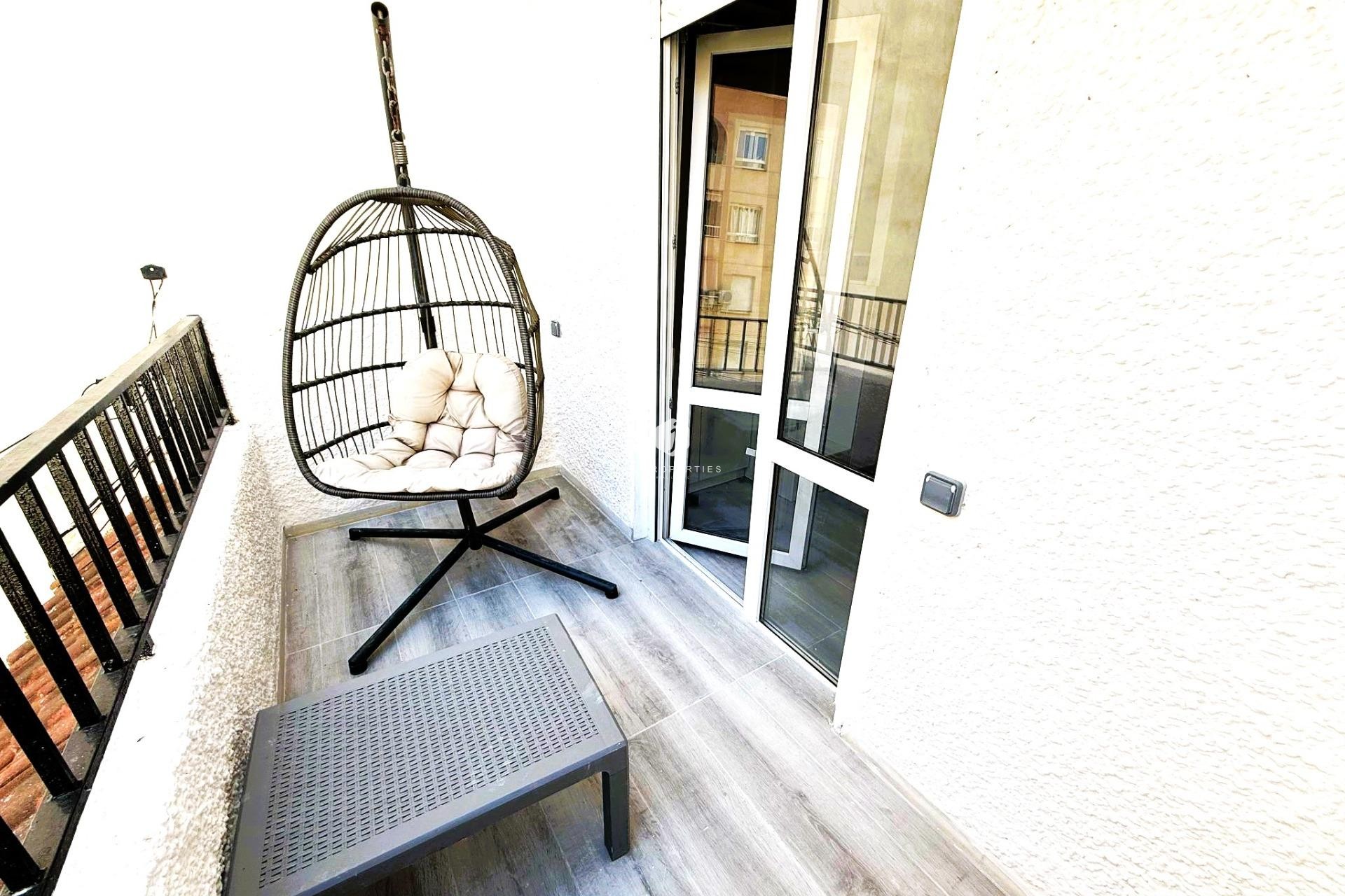 Aus zweiter Hand - Duplex -
Torrevieja - Centro