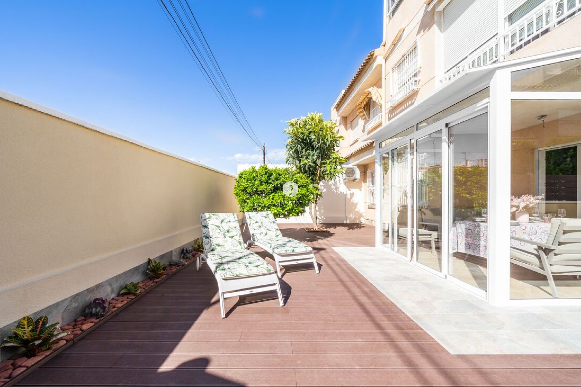 Aus zweiter Hand - Duplex -
Torrevieja - Costa Blanca