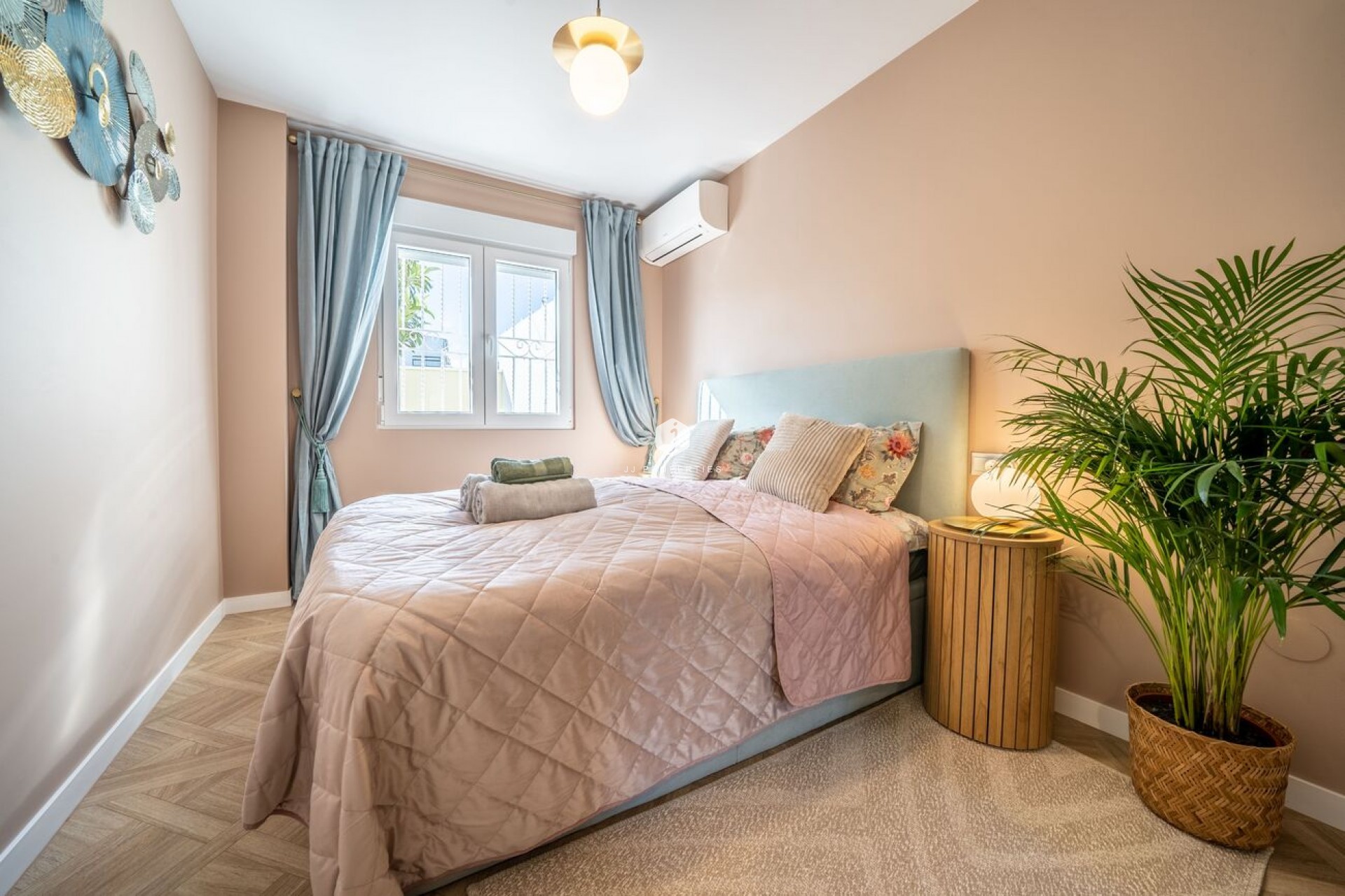 Aus zweiter Hand - Duplex -
Torrevieja - Costa Blanca