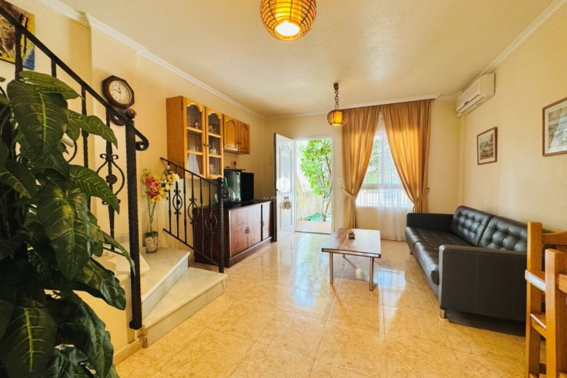 Aus zweiter Hand - Duplex -
Torrevieja - Costa Blanca