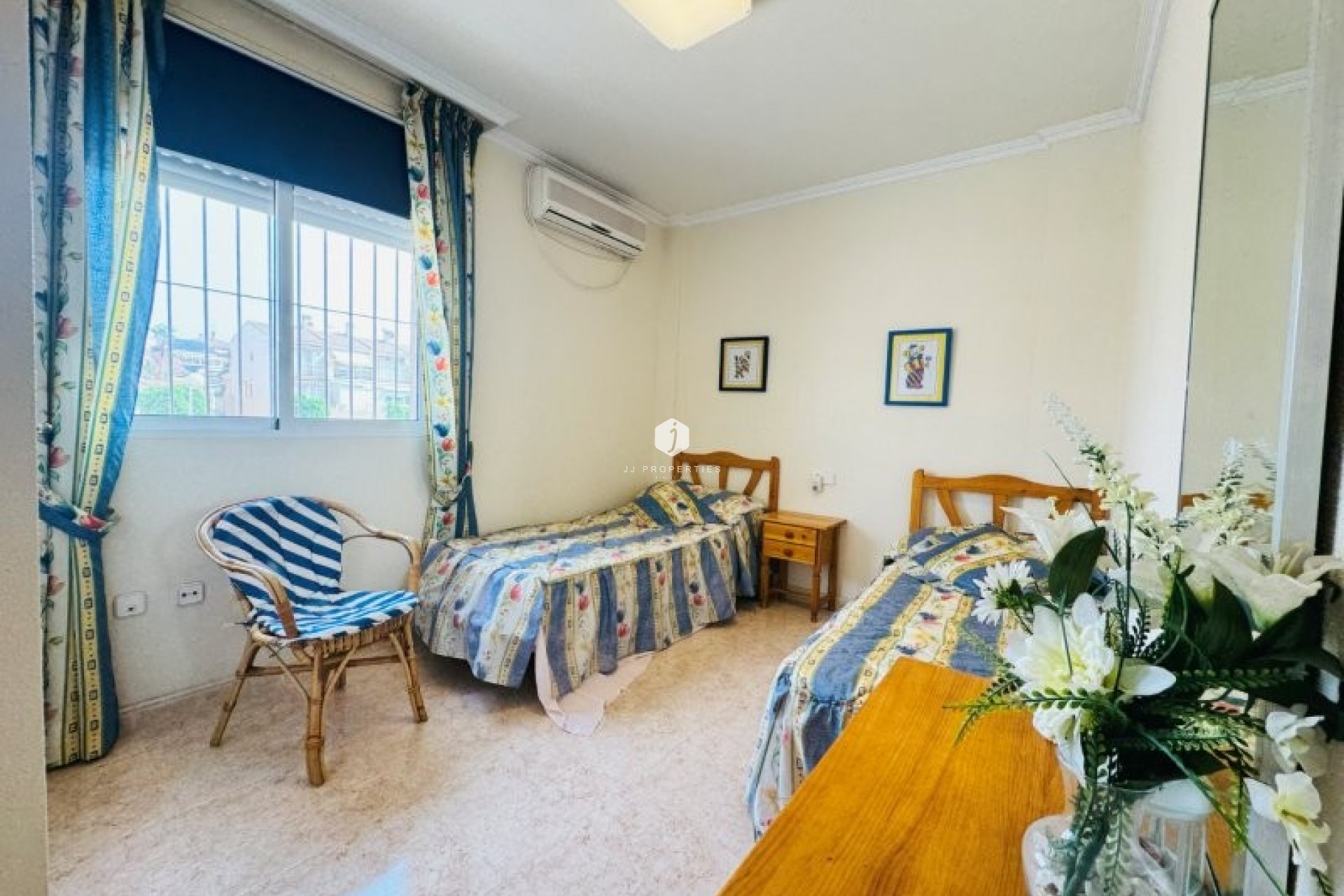 Aus zweiter Hand - Duplex -
Torrevieja - Costa Blanca