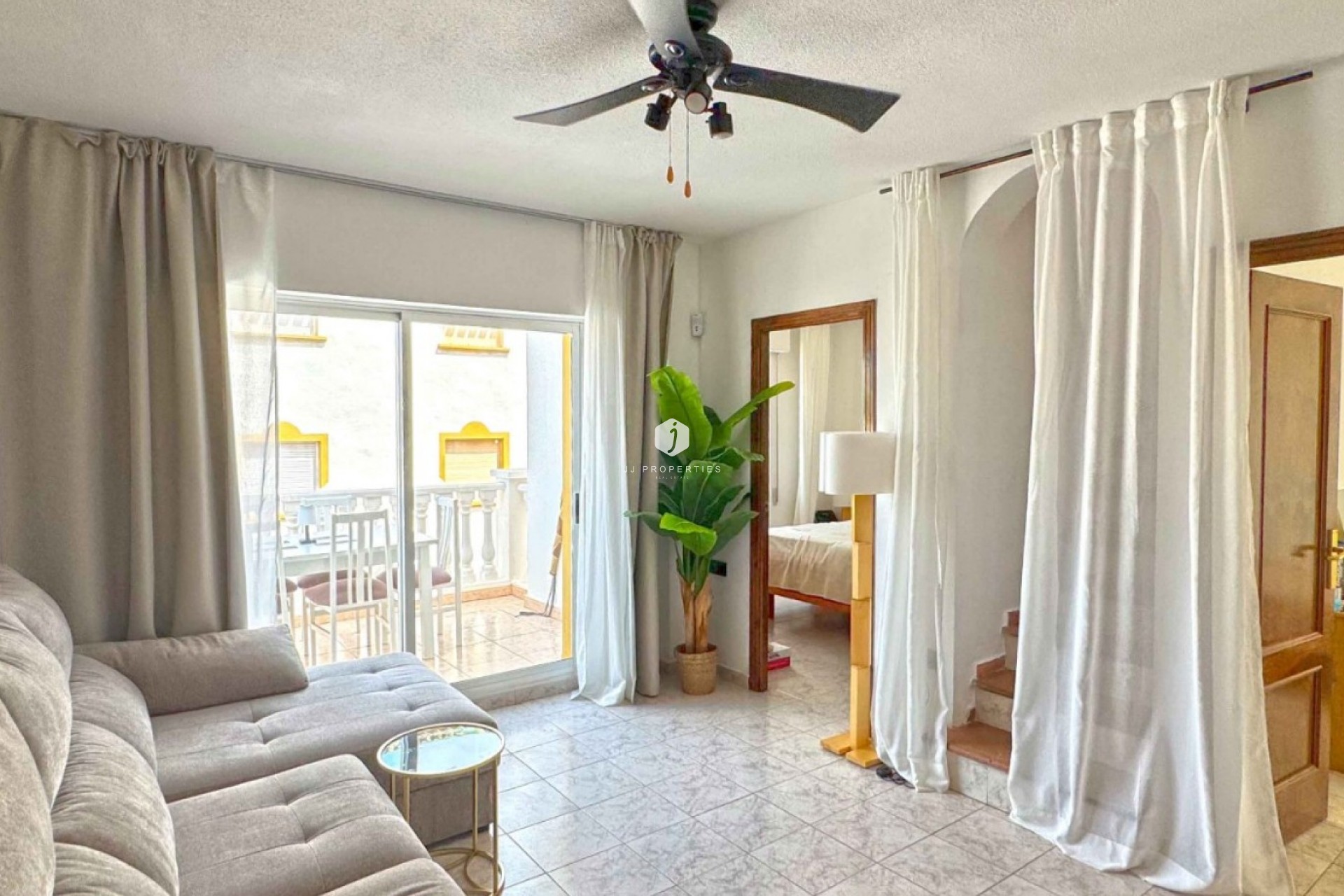 Aus zweiter Hand - Duplex -
Torrevieja - Costa Blanca