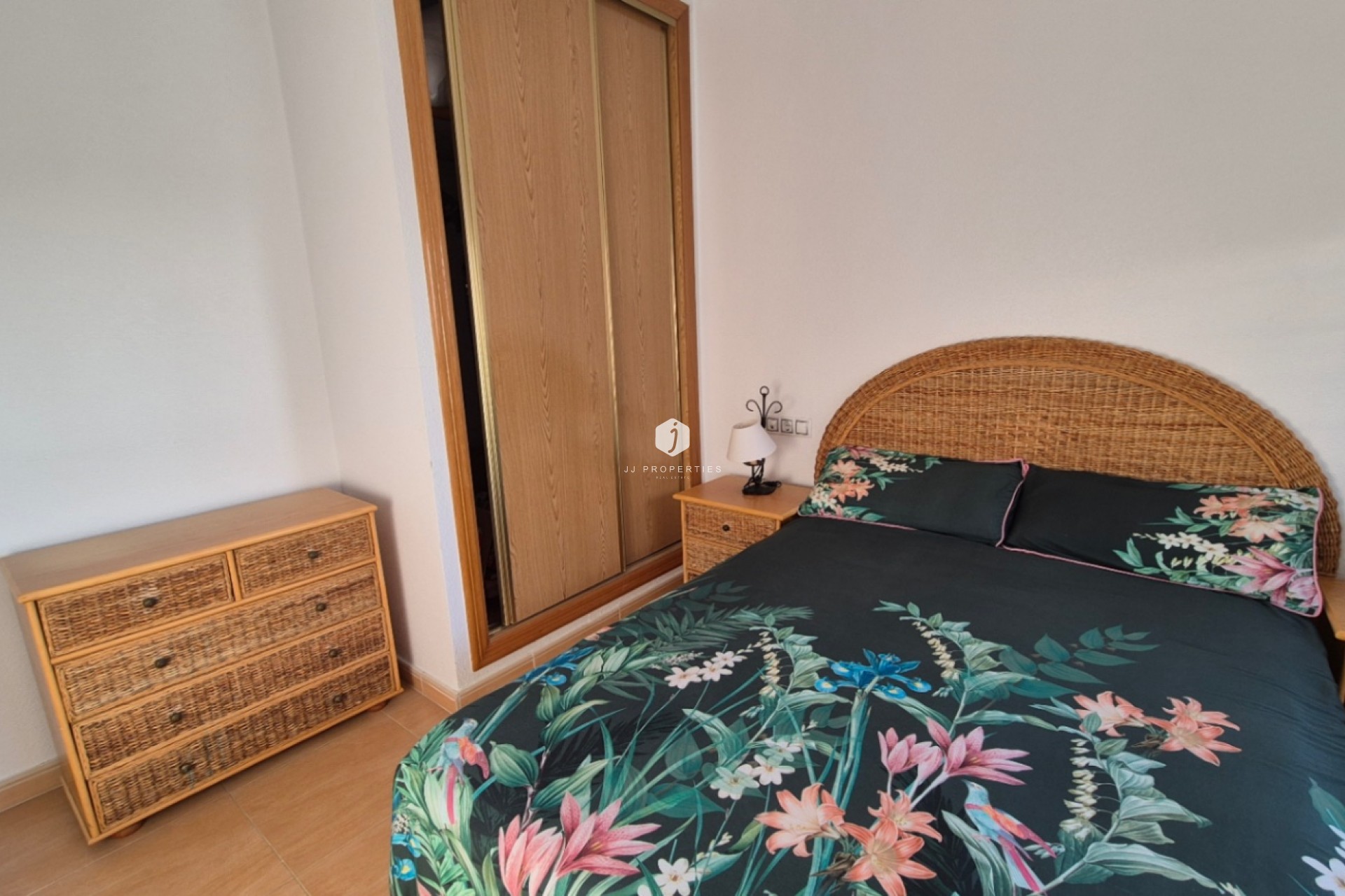 Aus zweiter Hand - Duplex -
Torrevieja - Costa Blanca