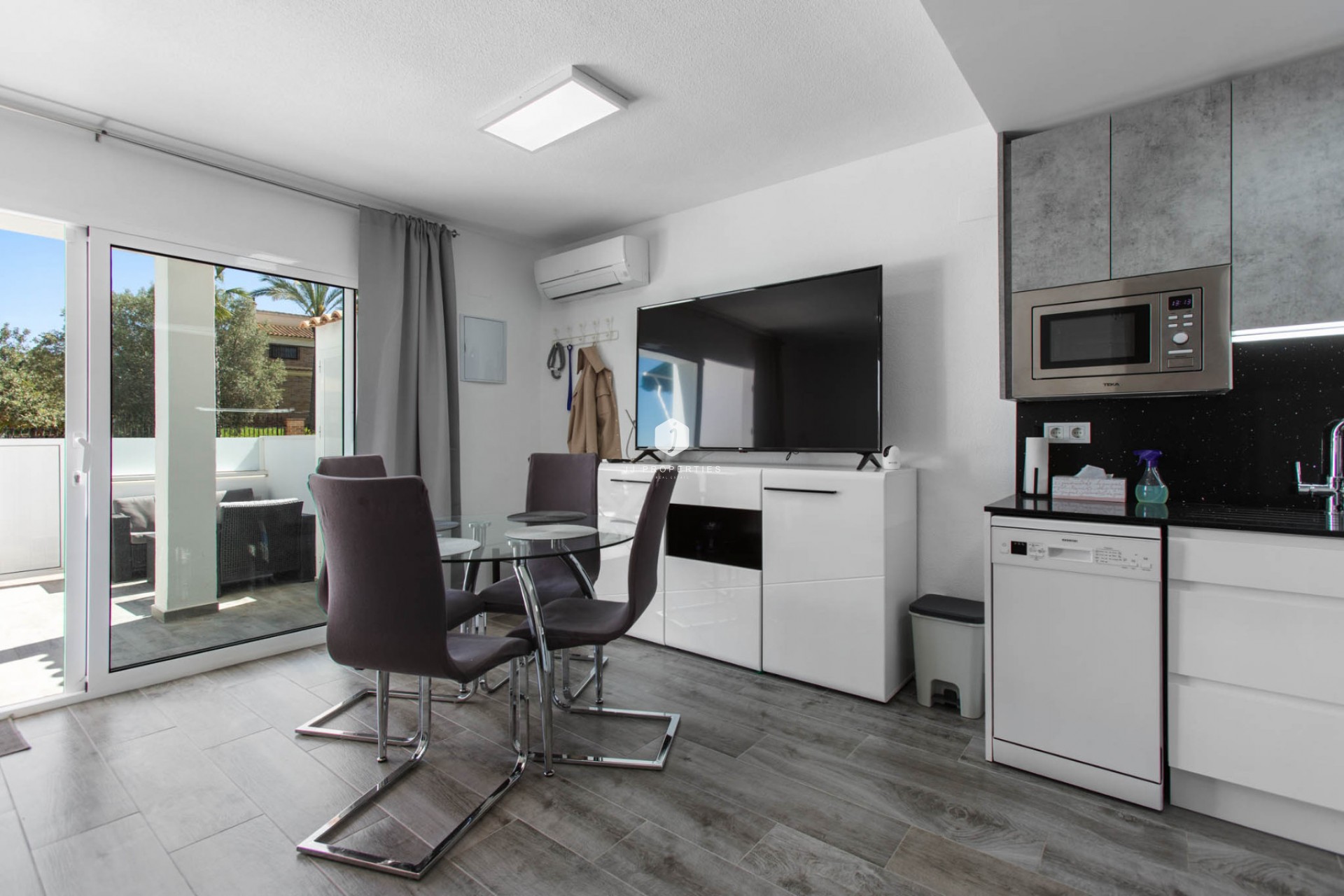 Aus zweiter Hand - Duplex -
Torrevieja - Costa Blanca