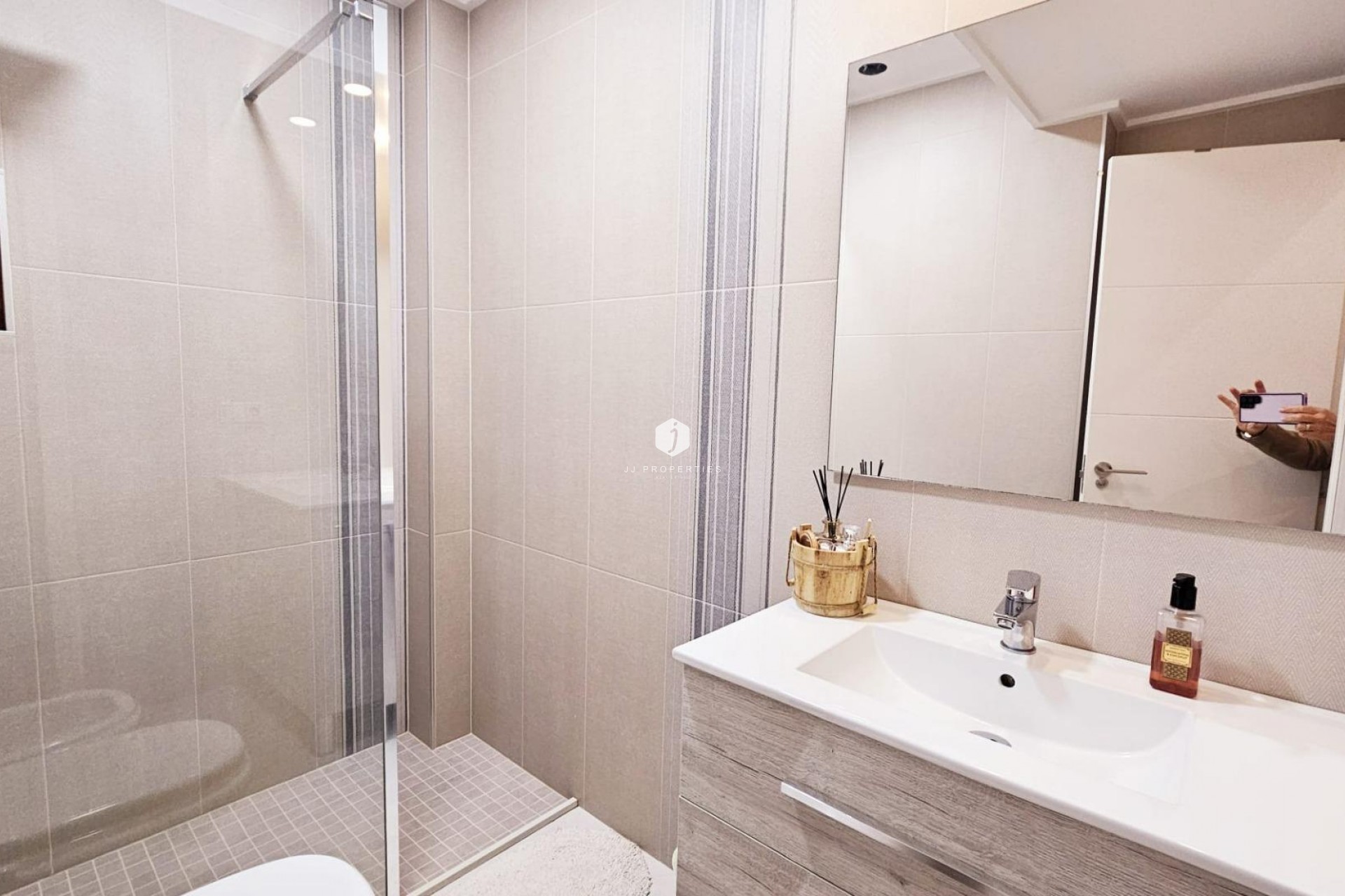 Aus zweiter Hand - Duplex -
Torrevieja - La siesta