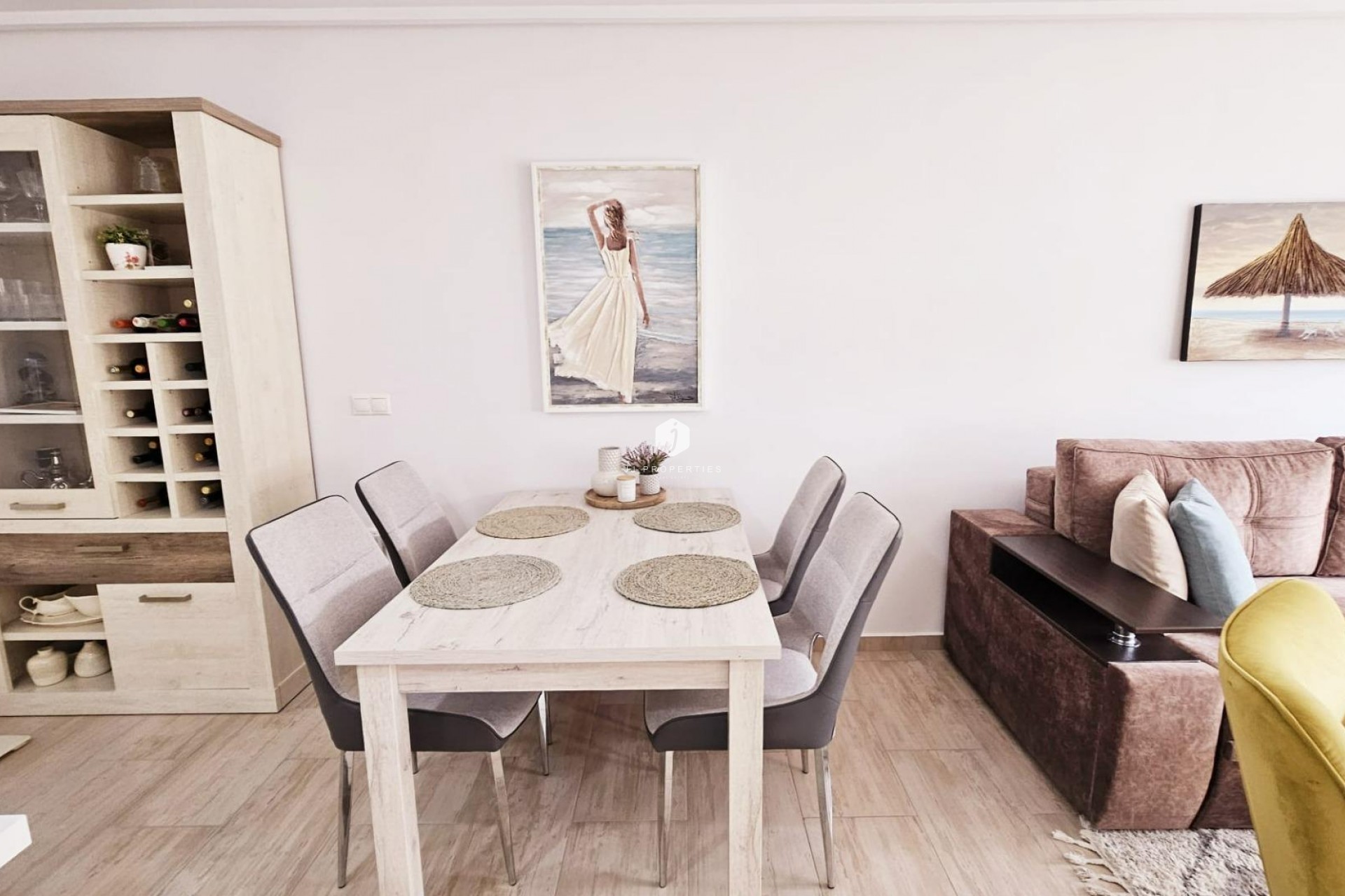 Aus zweiter Hand - Duplex -
Torrevieja - La siesta