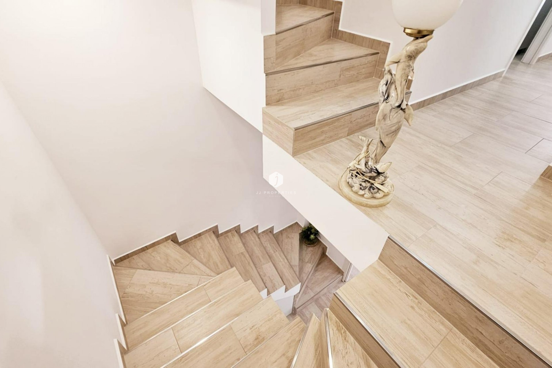 Aus zweiter Hand - Duplex -
Torrevieja - La siesta