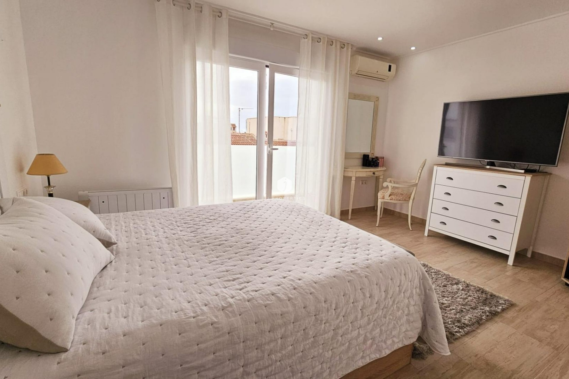 Aus zweiter Hand - Duplex -
Torrevieja - La siesta
