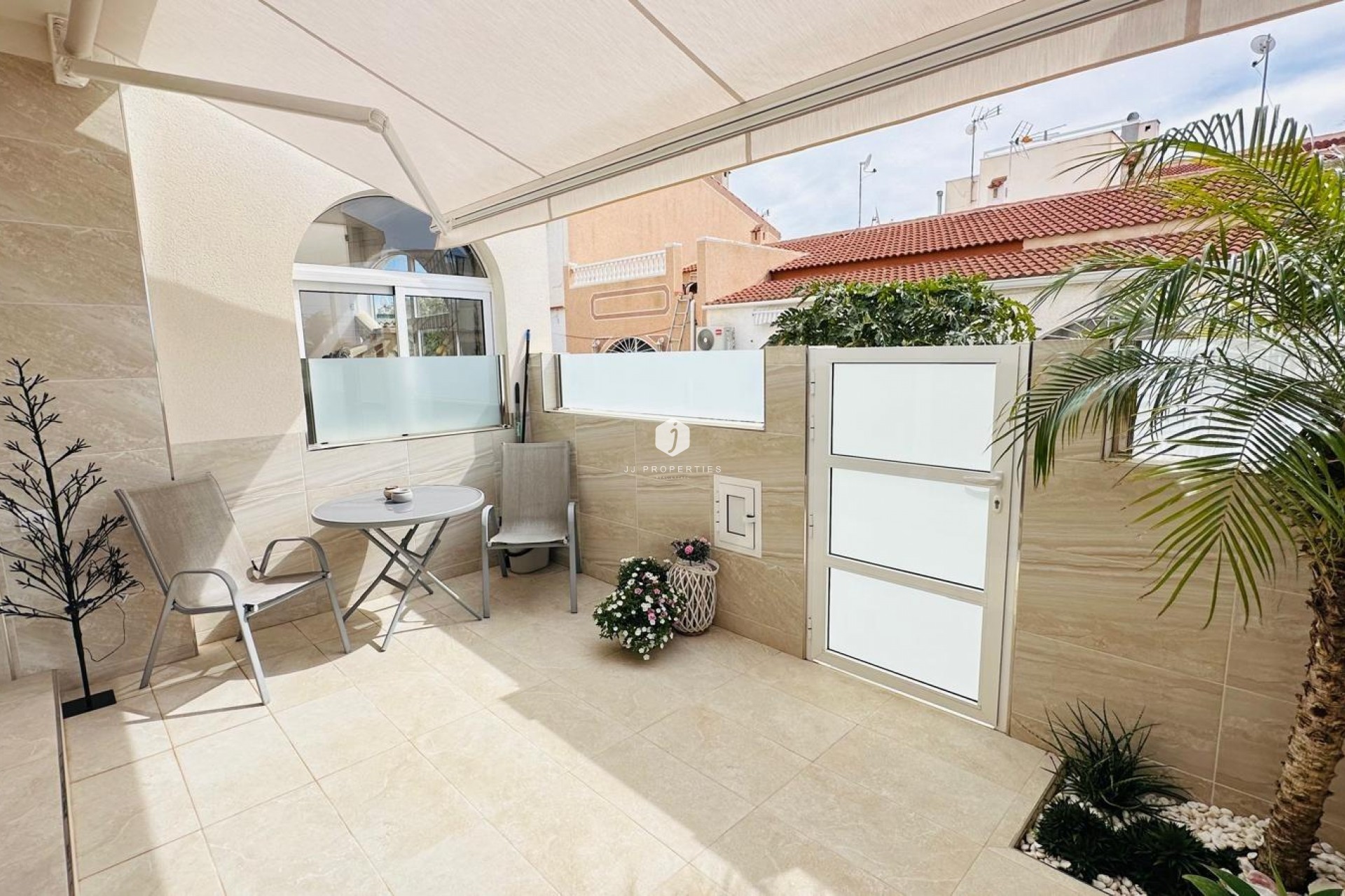 Aus zweiter Hand - Duplex -
Torrevieja - La siesta