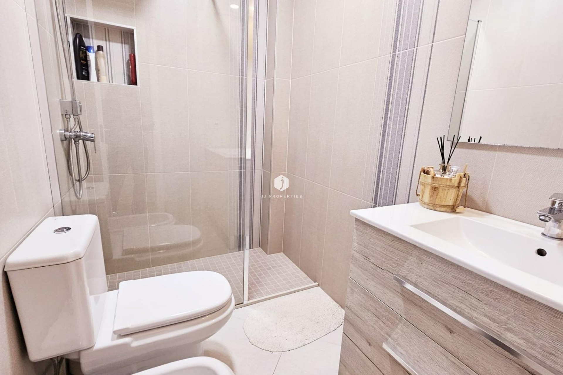 Aus zweiter Hand - Duplex -
Torrevieja - La siesta