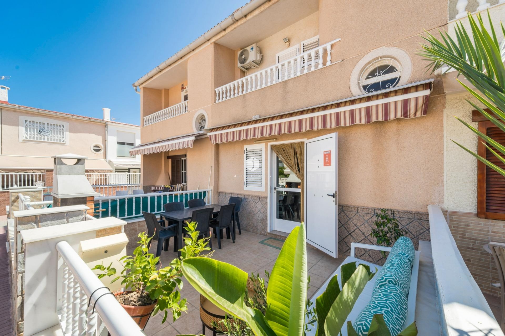 Aus zweiter Hand - Duplex -
Torrevieja - Playa de los Naufragos