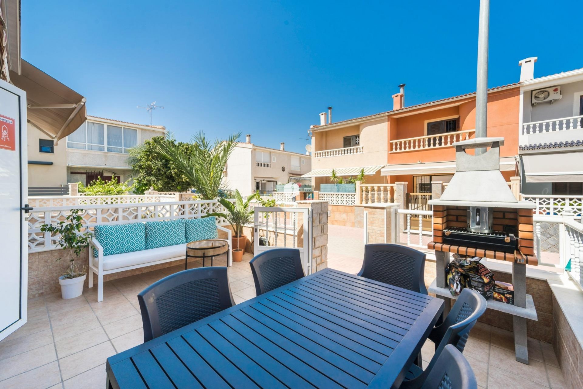 Aus zweiter Hand - Duplex -
Torrevieja - Playa de los Naufragos