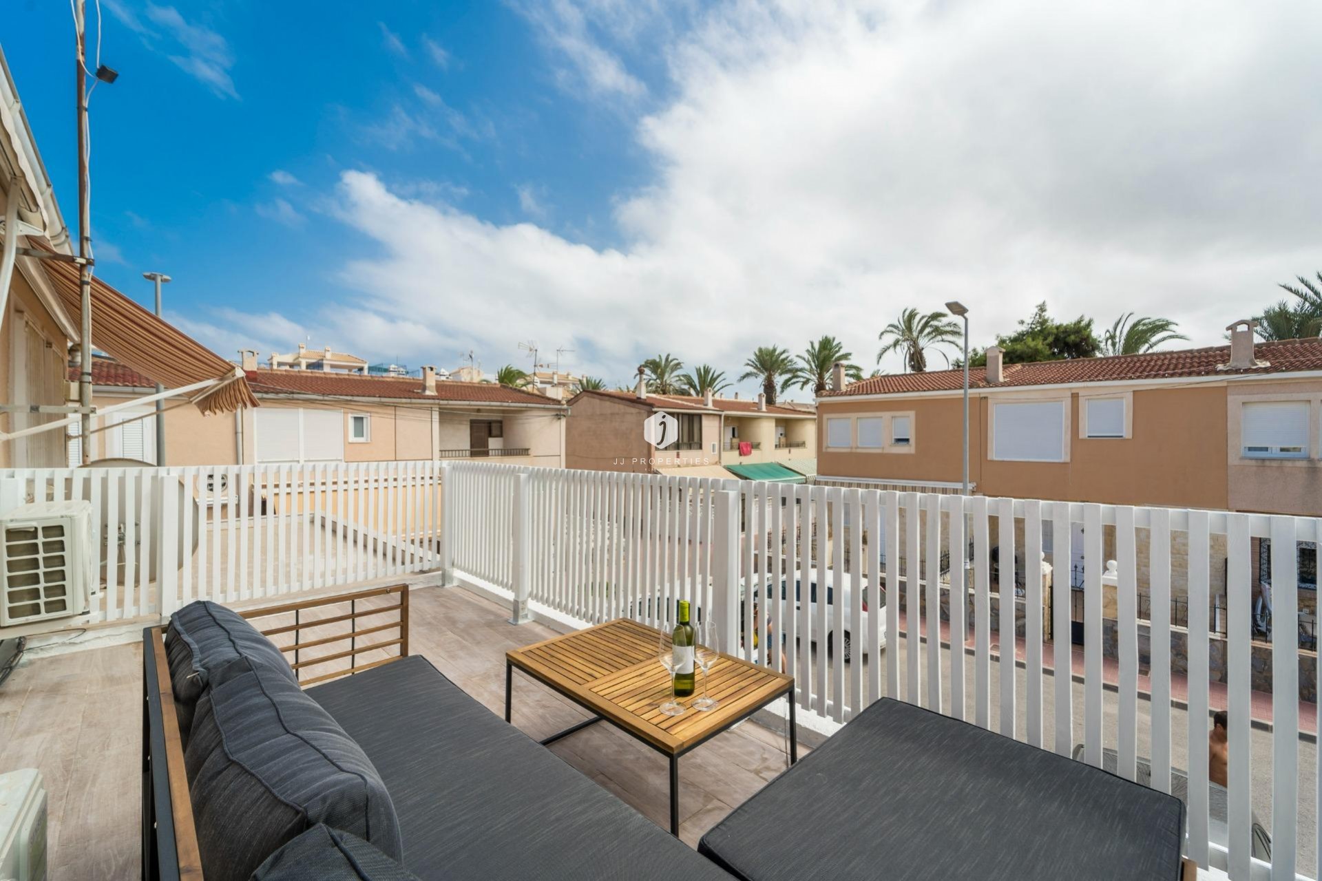Aus zweiter Hand - Duplex -
Torrevieja - Playa de los Naufragos