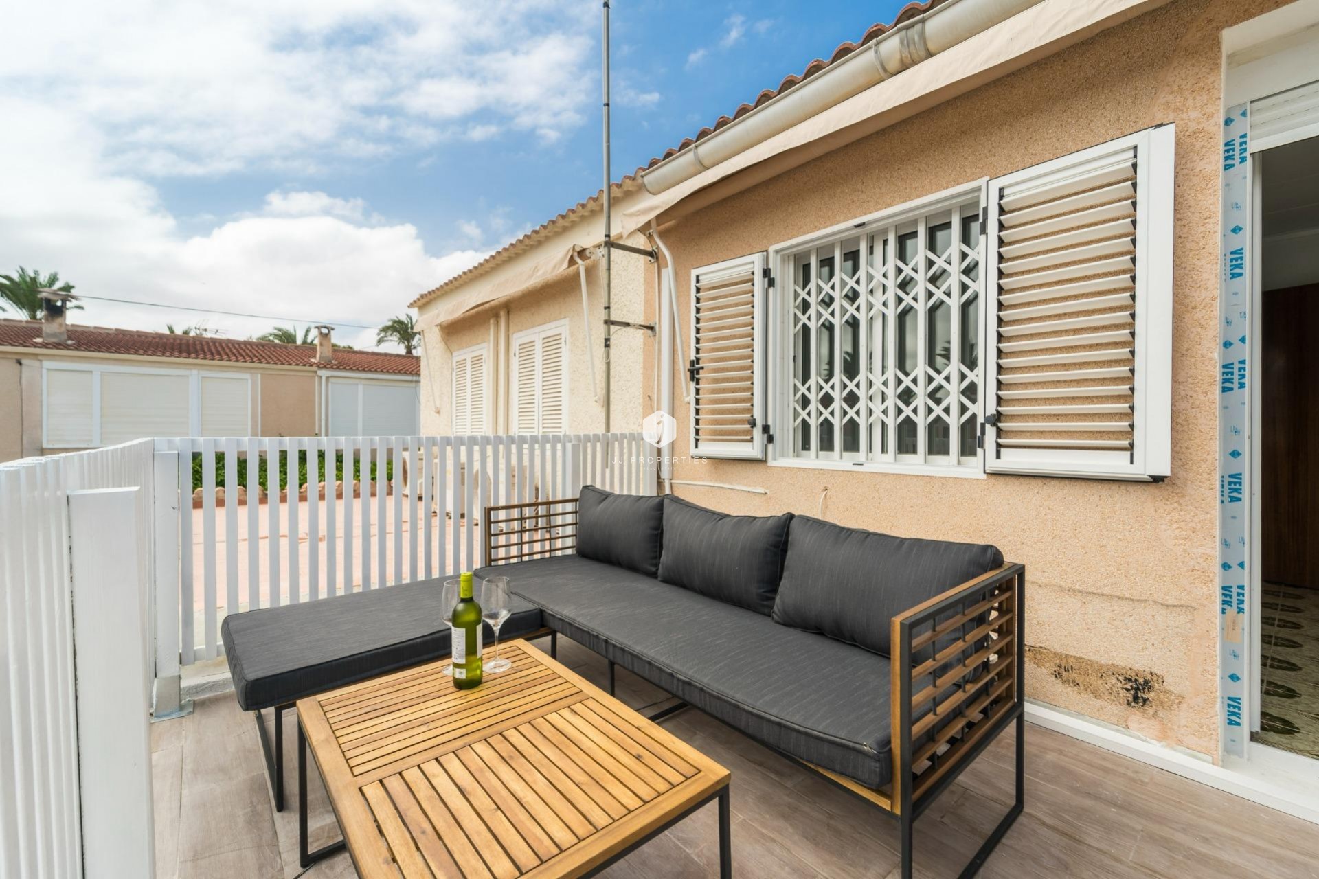 Aus zweiter Hand - Duplex -
Torrevieja - Playa de los Naufragos