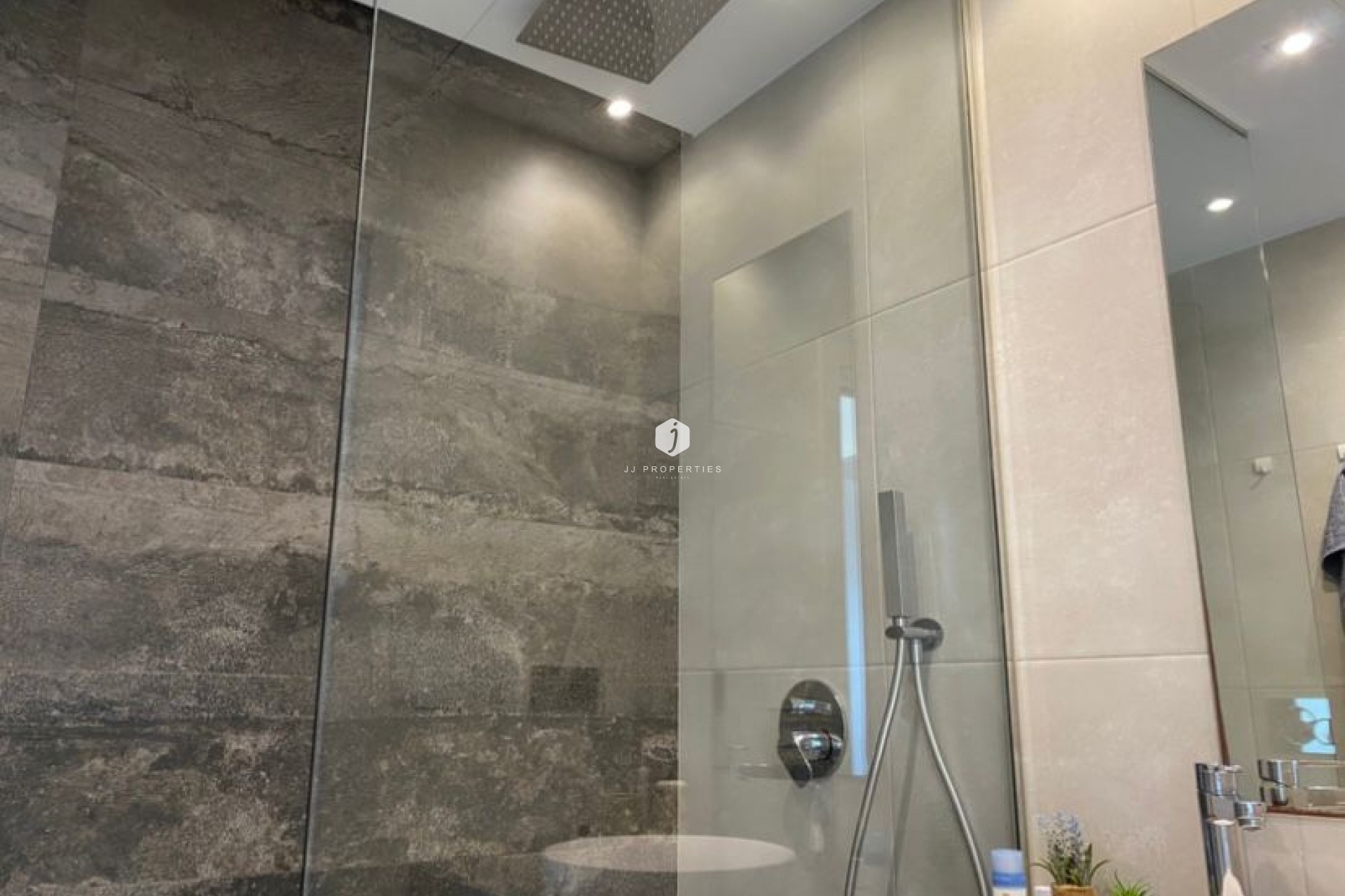 Aus zweiter Hand - Penthouse -
El Raso - Costa Blanca