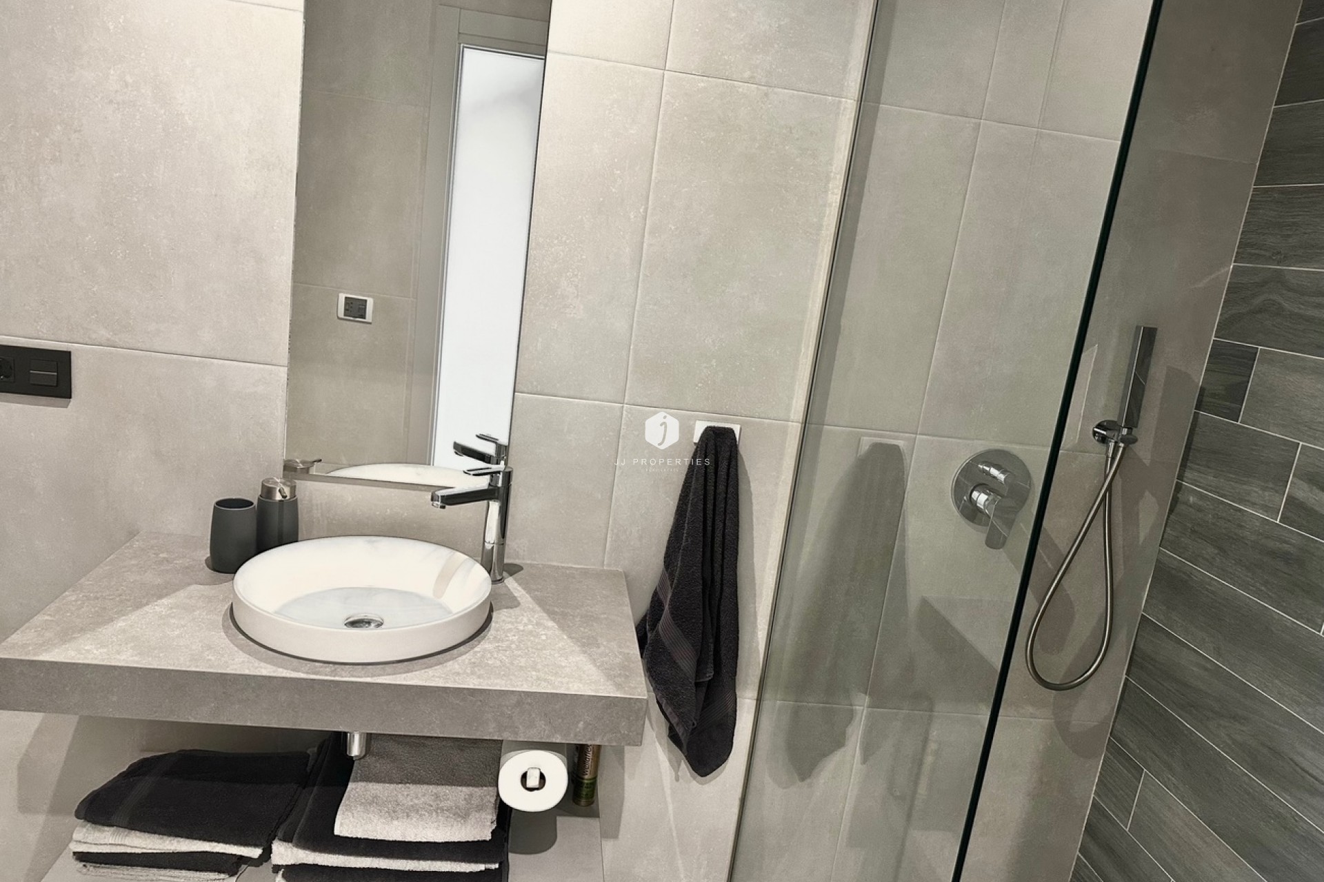 Aus zweiter Hand - Penthouse -
El Raso