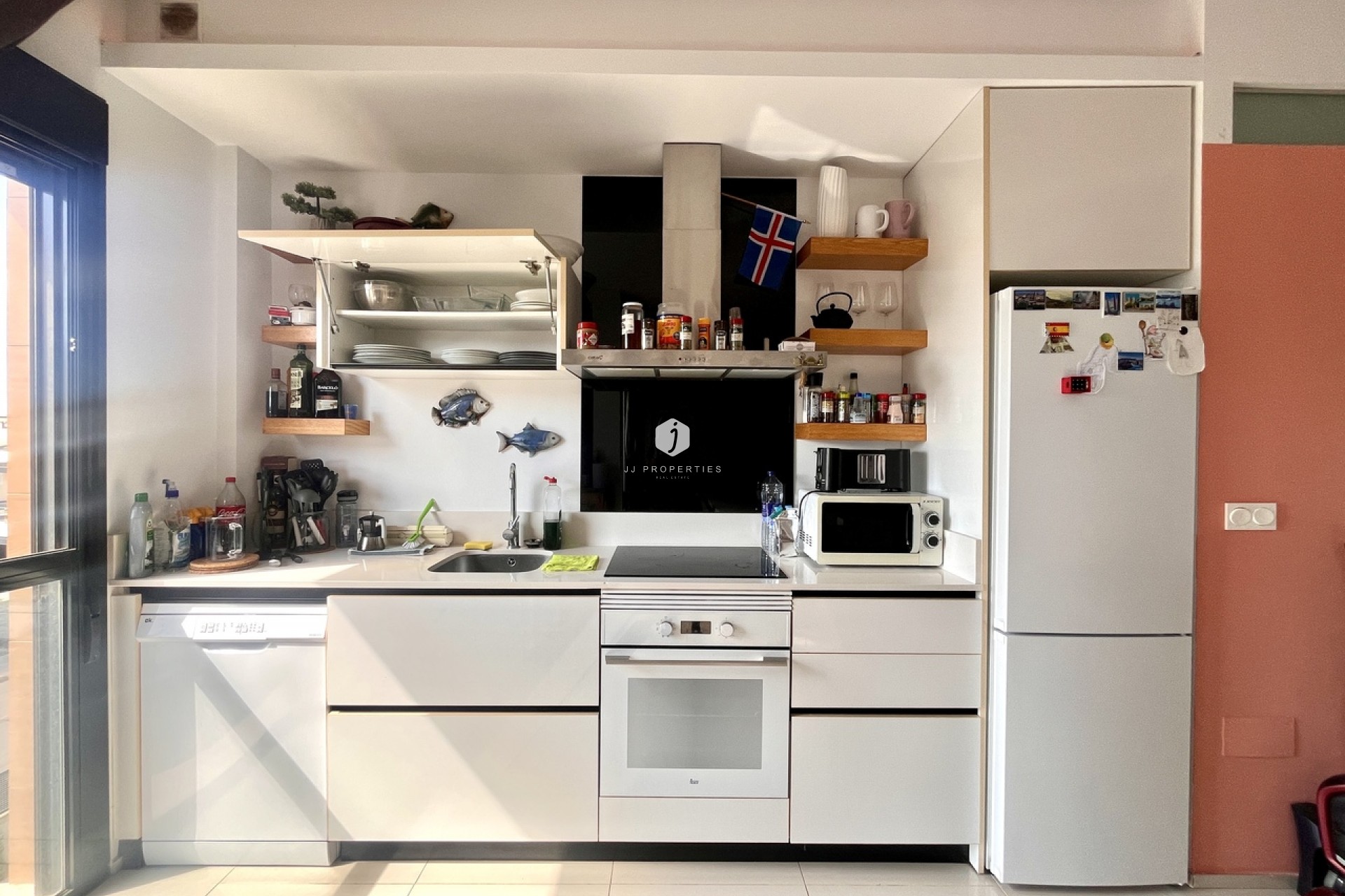 Aus zweiter Hand - Penthouse -
Los Dolses - Inland