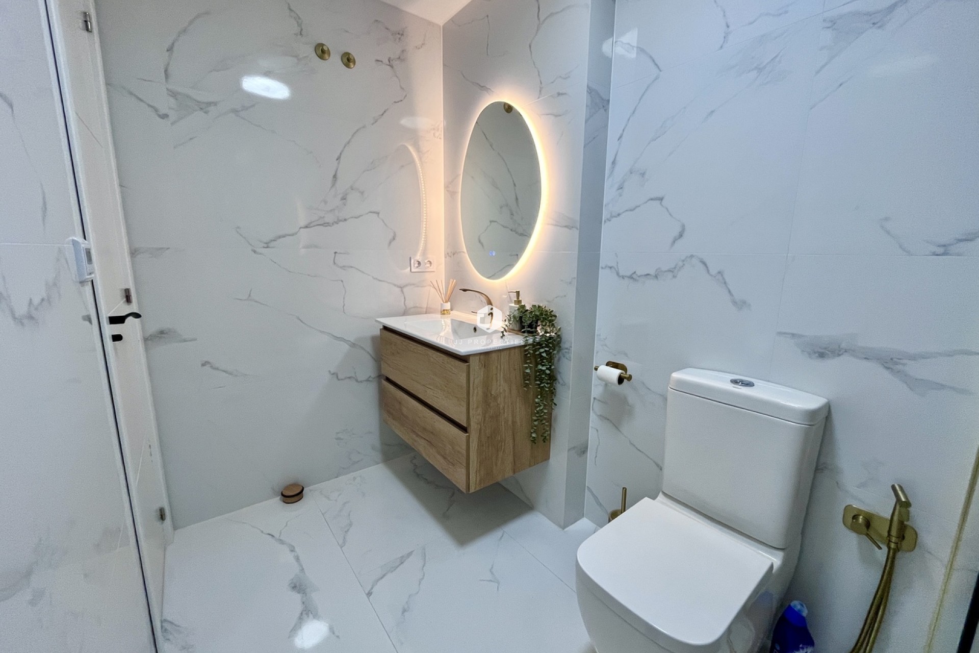 Aus zweiter Hand - Penthouse -
Playa Flamenca - Costa Blanca