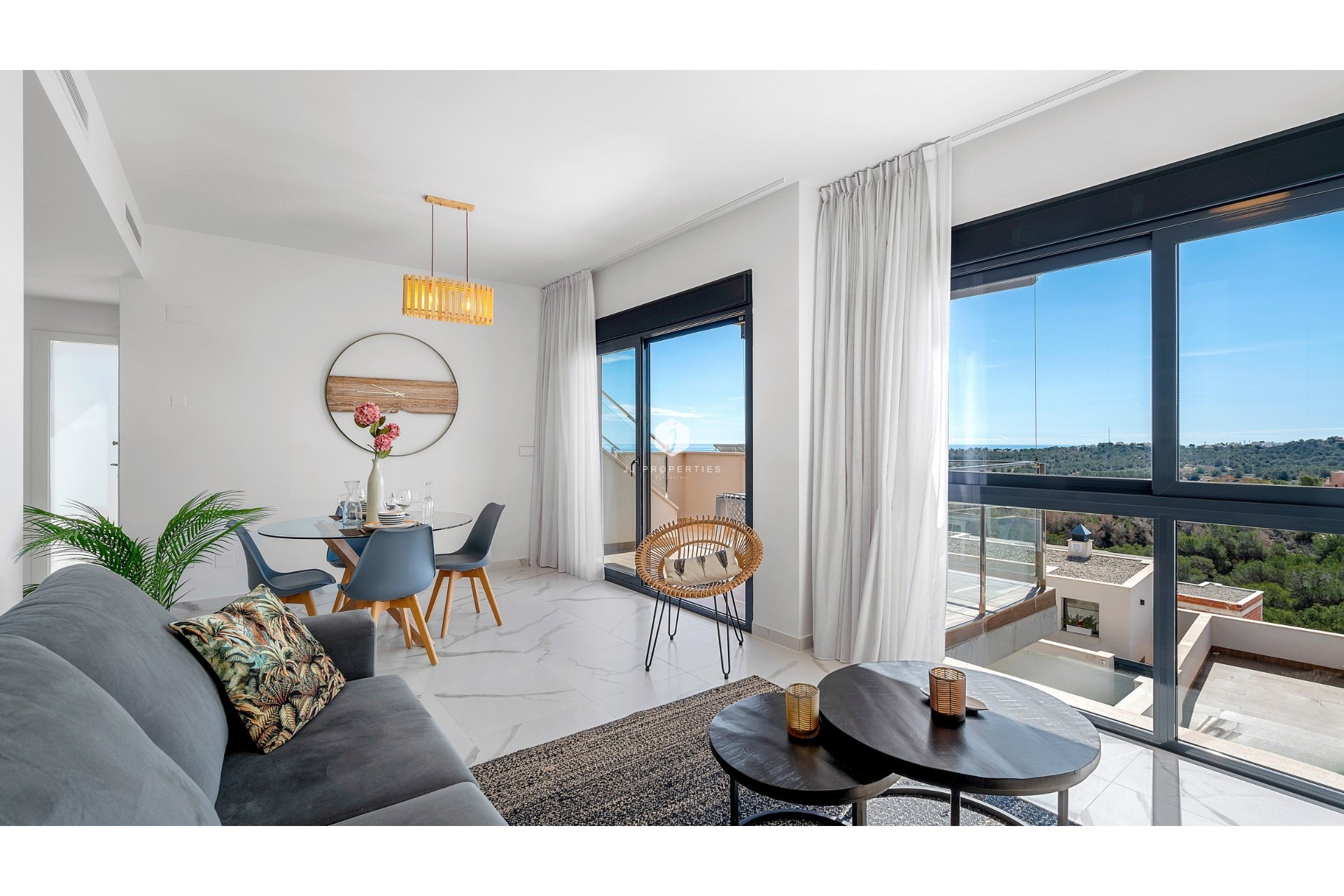 Aus zweiter Hand - Penthouse -
San Miguel de Salinas - Inland