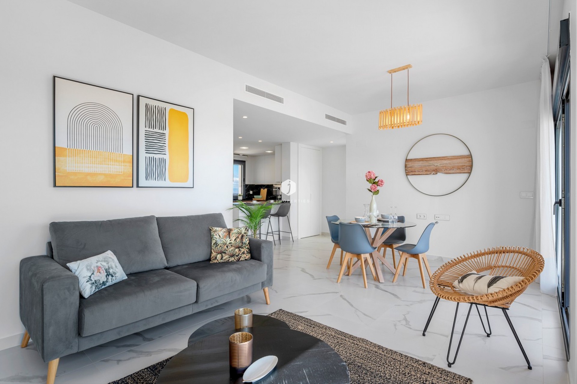 Aus zweiter Hand - Penthouse -
San Miguel de Salinas - Inland