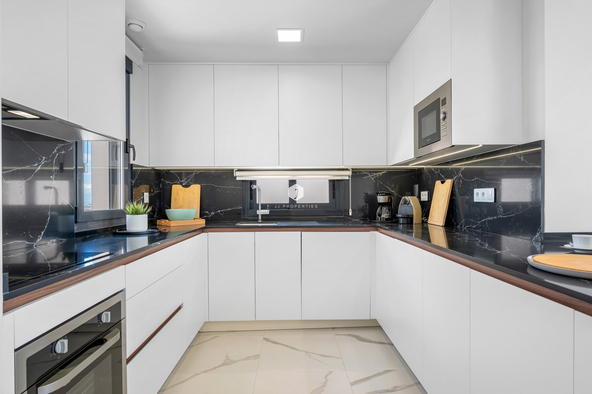 Aus zweiter Hand - Penthouse -
San Miguel de Salinas - Inland