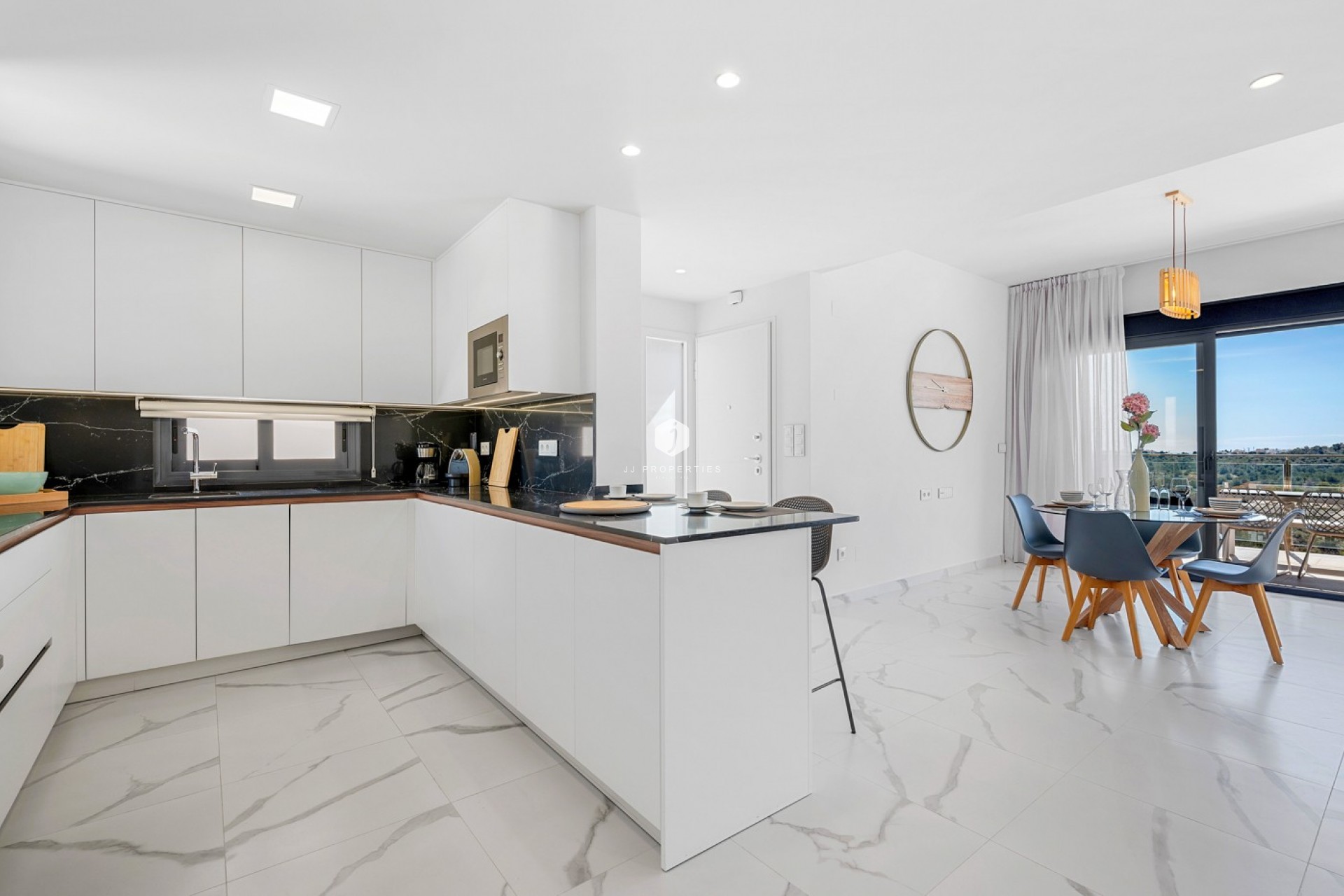 Aus zweiter Hand - Penthouse -
San Miguel de Salinas - Inland