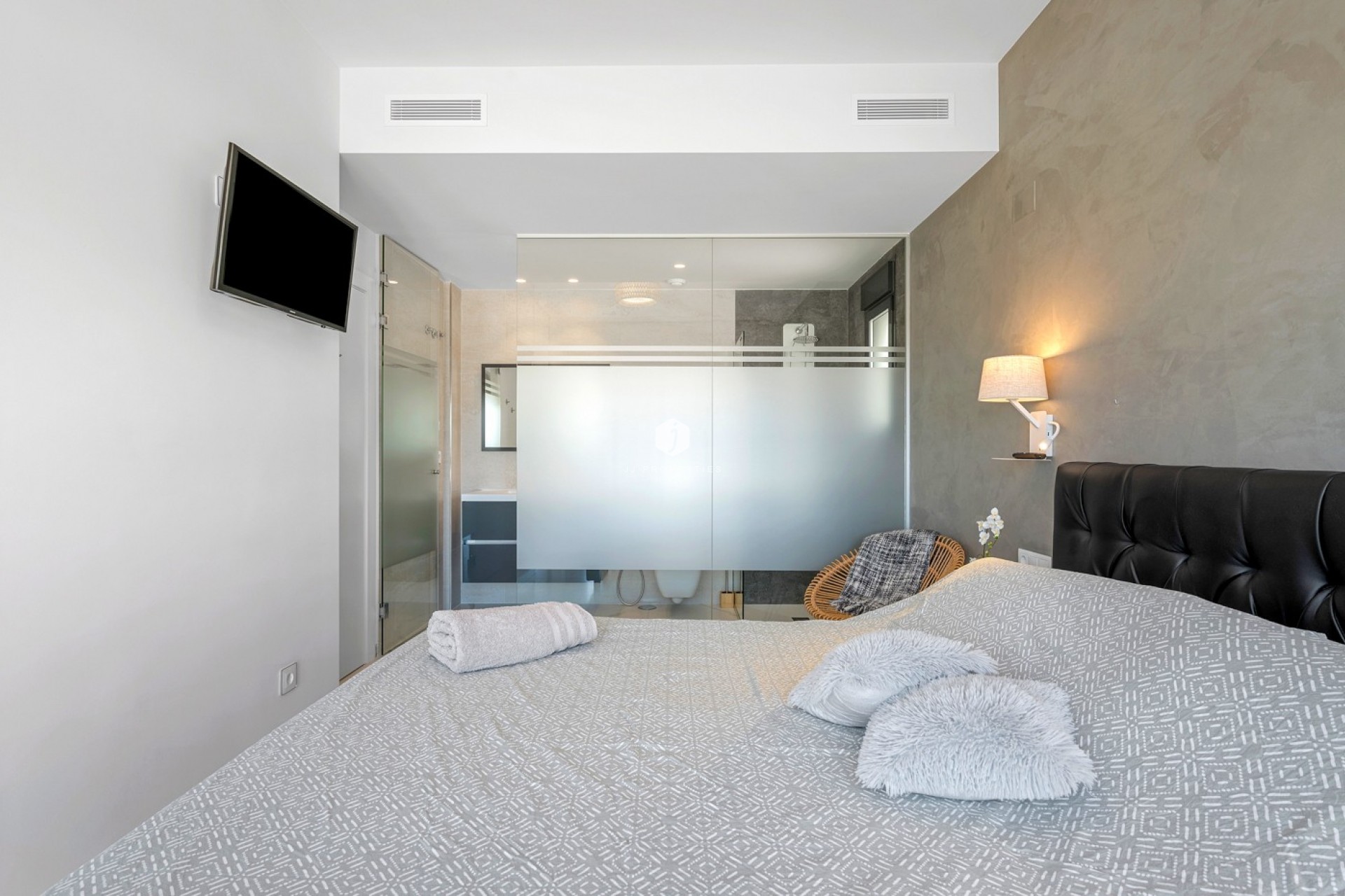 Aus zweiter Hand - Penthouse -
San Miguel de Salinas - Inland