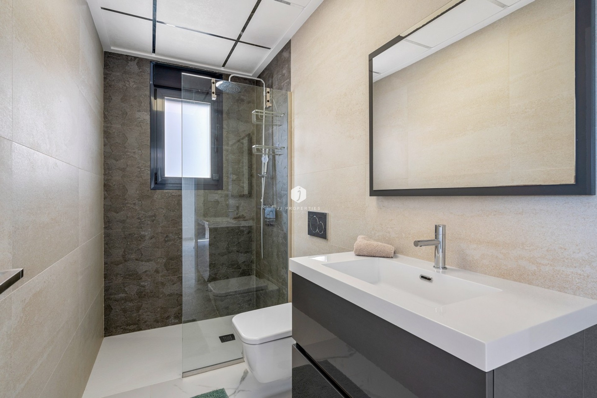 Aus zweiter Hand - Penthouse -
San Miguel de Salinas - Inland