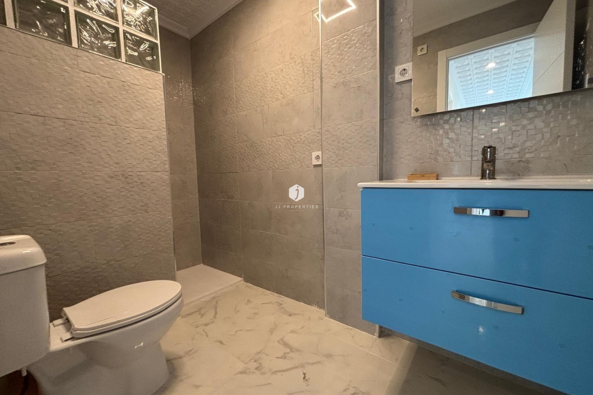 Aus zweiter Hand - Penthouse -
Torrevieja - Acequion