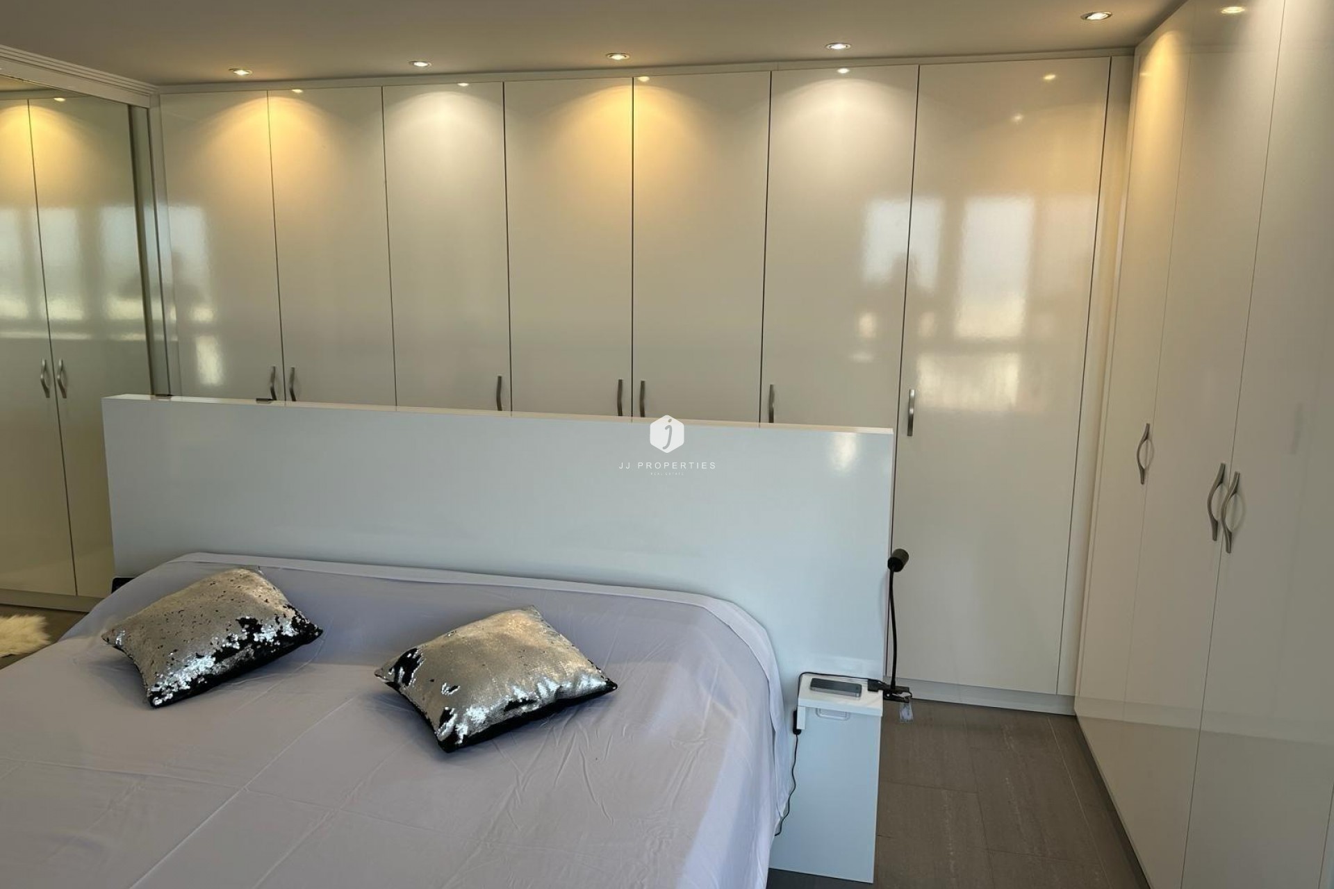 Aus zweiter Hand - Penthouse -
Torrevieja - El Acequión - Los Náufragos