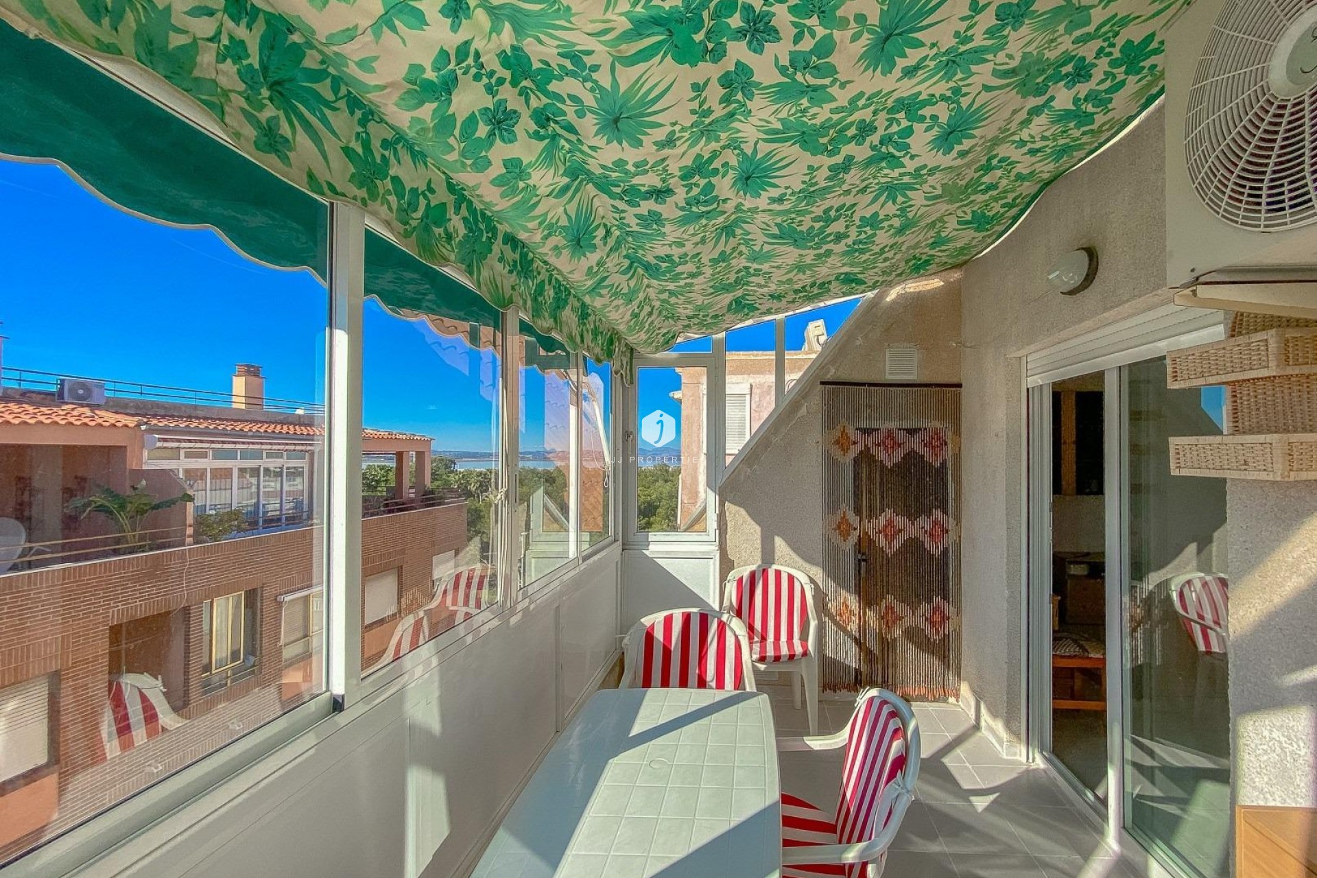 Aus zweiter Hand - Penthouse -
Torrevieja - El Acequión - Los Náufragos