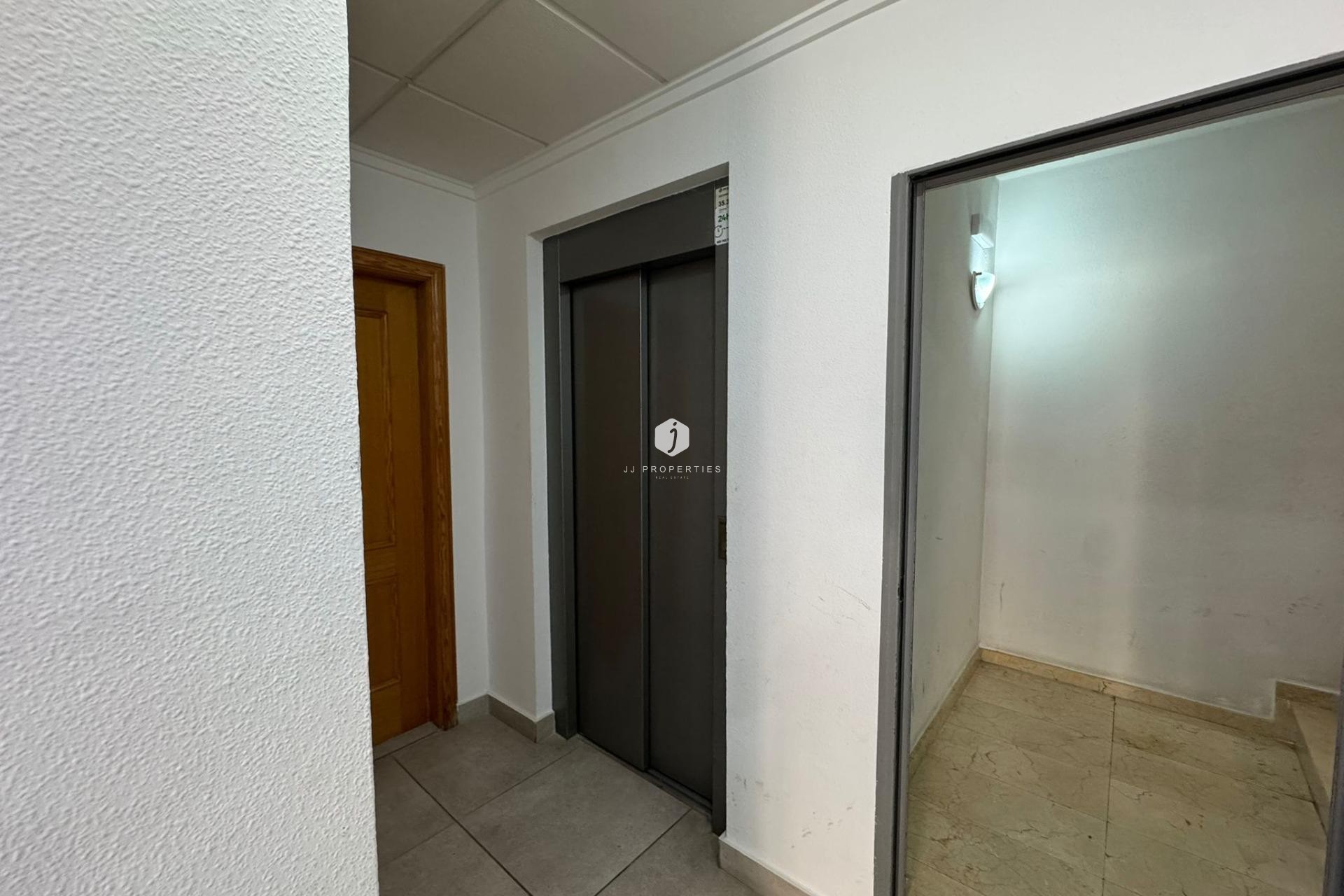 Aus zweiter Hand - Penthouse -
Torrevieja - Estacion de autobuses