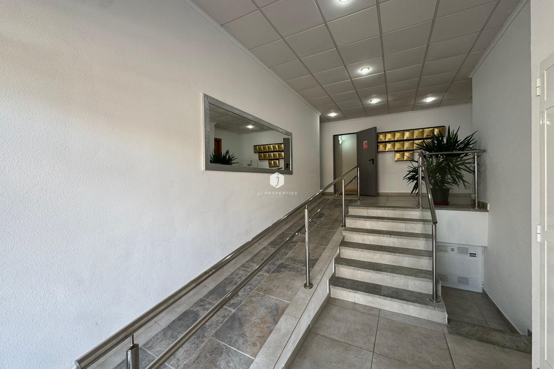 Aus zweiter Hand - Penthouse -
Torrevieja - Estacion de autobuses