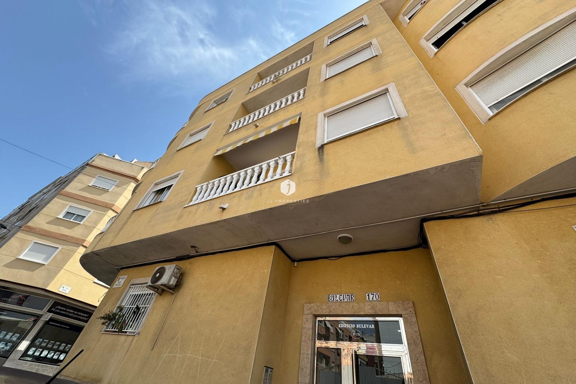 Aus zweiter Hand - Penthouse -
Torrevieja - Estacion de autobuses