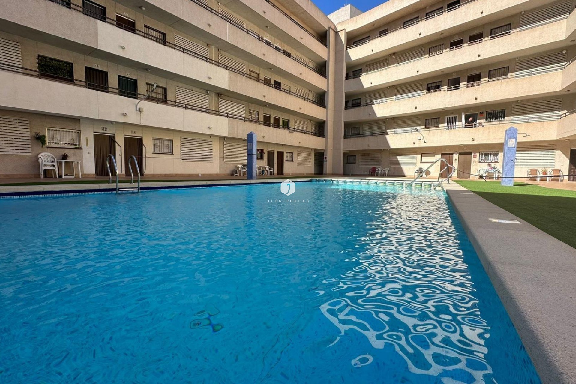 Aus zweiter Hand - Penthouse -
Torrevieja - Estacion de autobuses