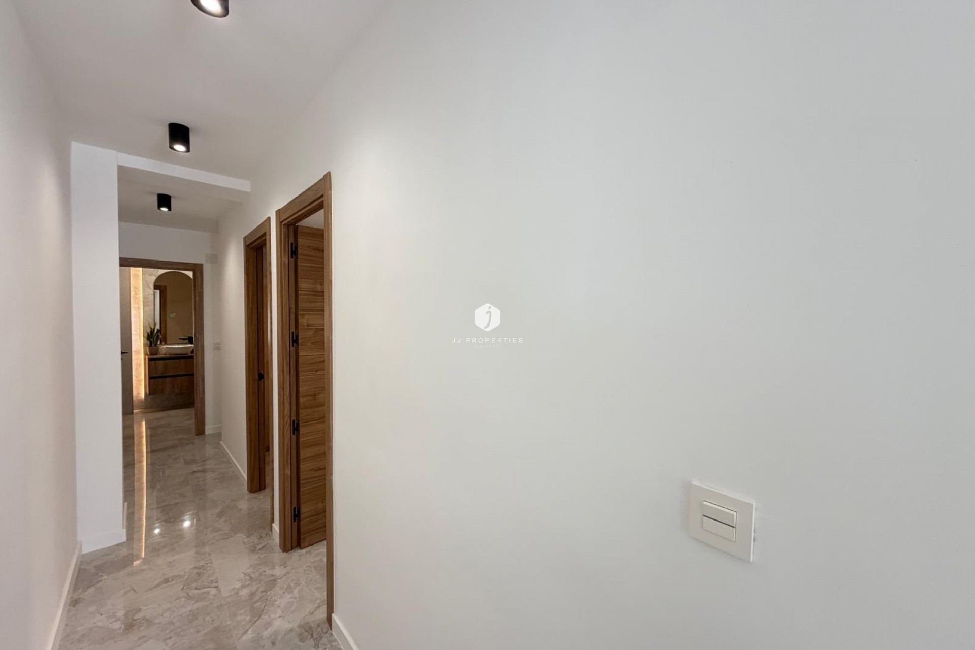 Aus zweiter Hand - Penthouse -
Torrevieja - Estacion de autobuses