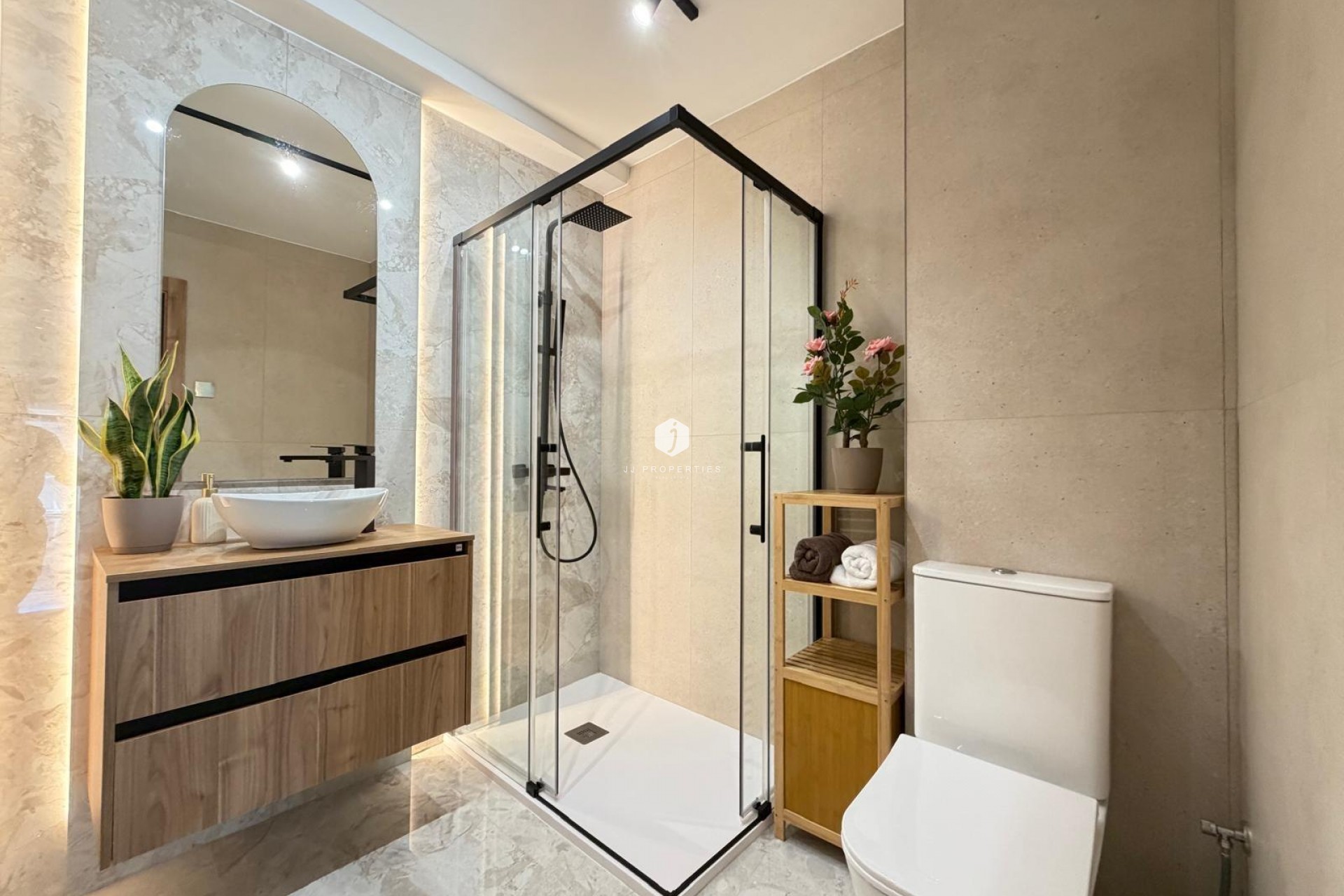 Aus zweiter Hand - Penthouse -
Torrevieja - Estacion de autobuses