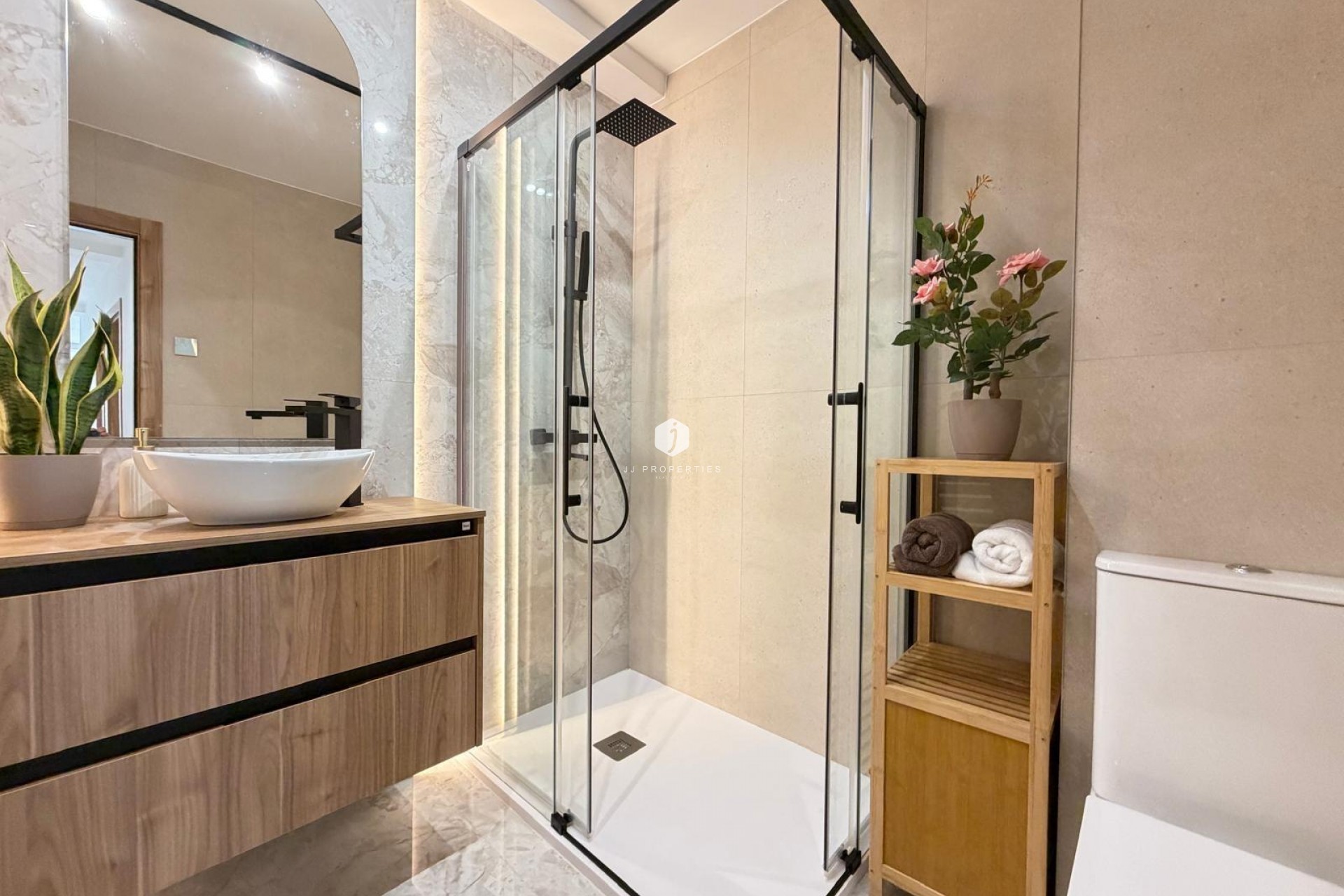 Aus zweiter Hand - Penthouse -
Torrevieja - Estacion de autobuses