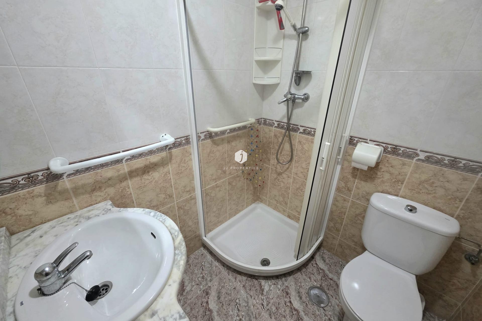 Aus zweiter Hand - Penthouse -
Torrevieja - Estacion de autobuses