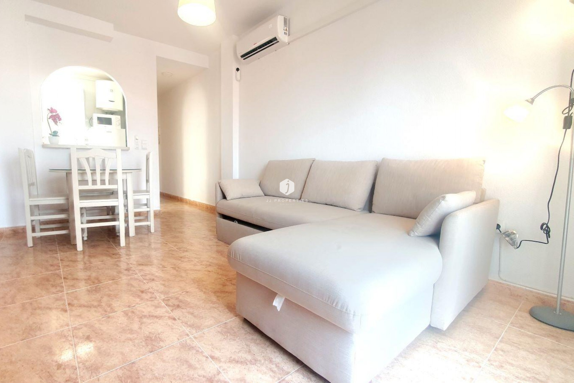 Aus zweiter Hand - Penthouse -
Torrevieja - Estacion de autobuses