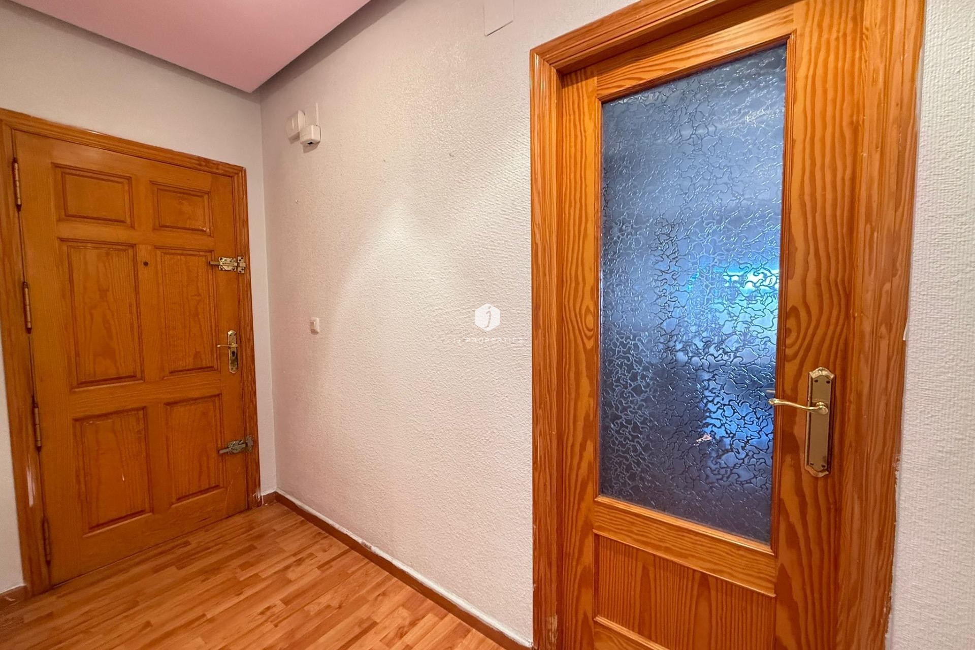 Aus zweiter Hand - Penthouse -
Torrevieja - Estacion de autobuses