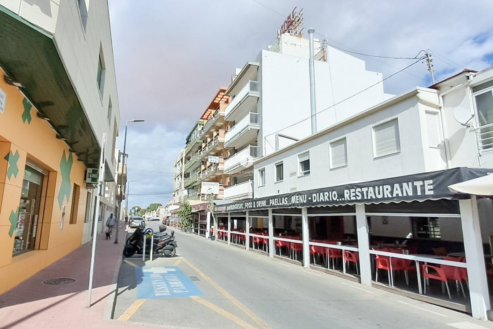 Aus zweiter Hand - Penthouse -
Torrevieja - Playa de los Naufragos