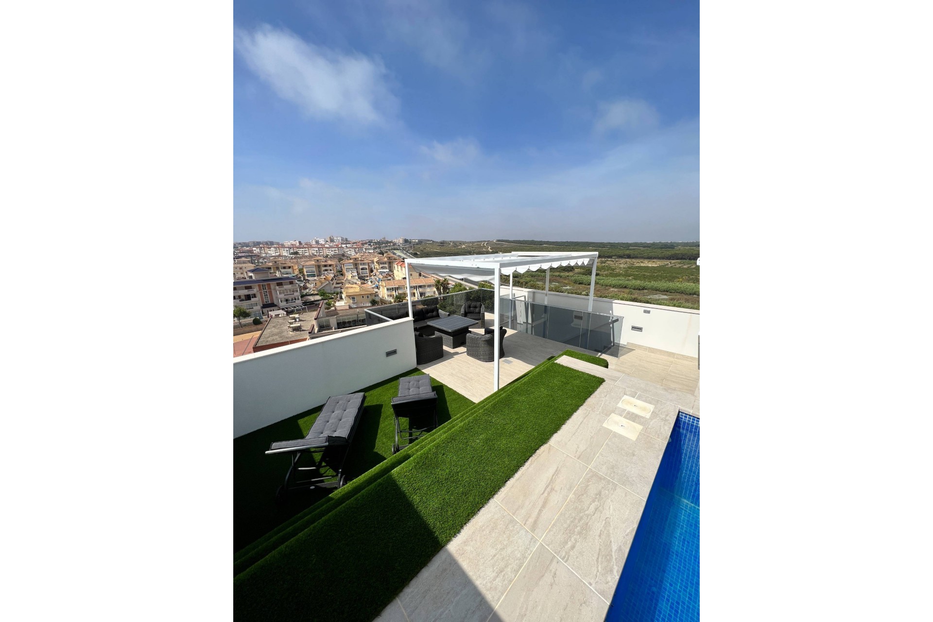 Aus zweiter Hand - Penthouse -
Torrevieja - Torre la mata