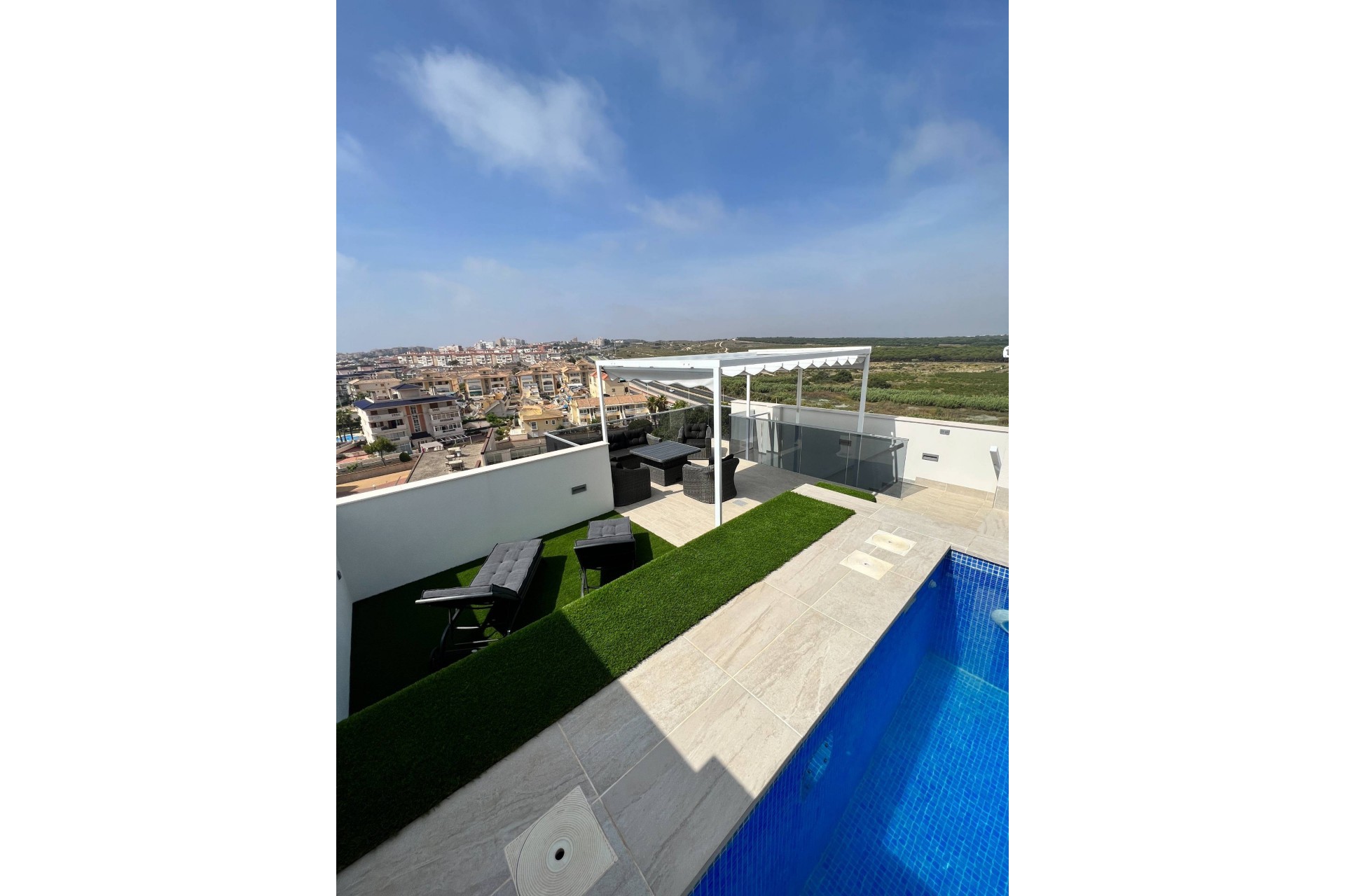 Aus zweiter Hand - Penthouse -
Torrevieja - Torre la mata