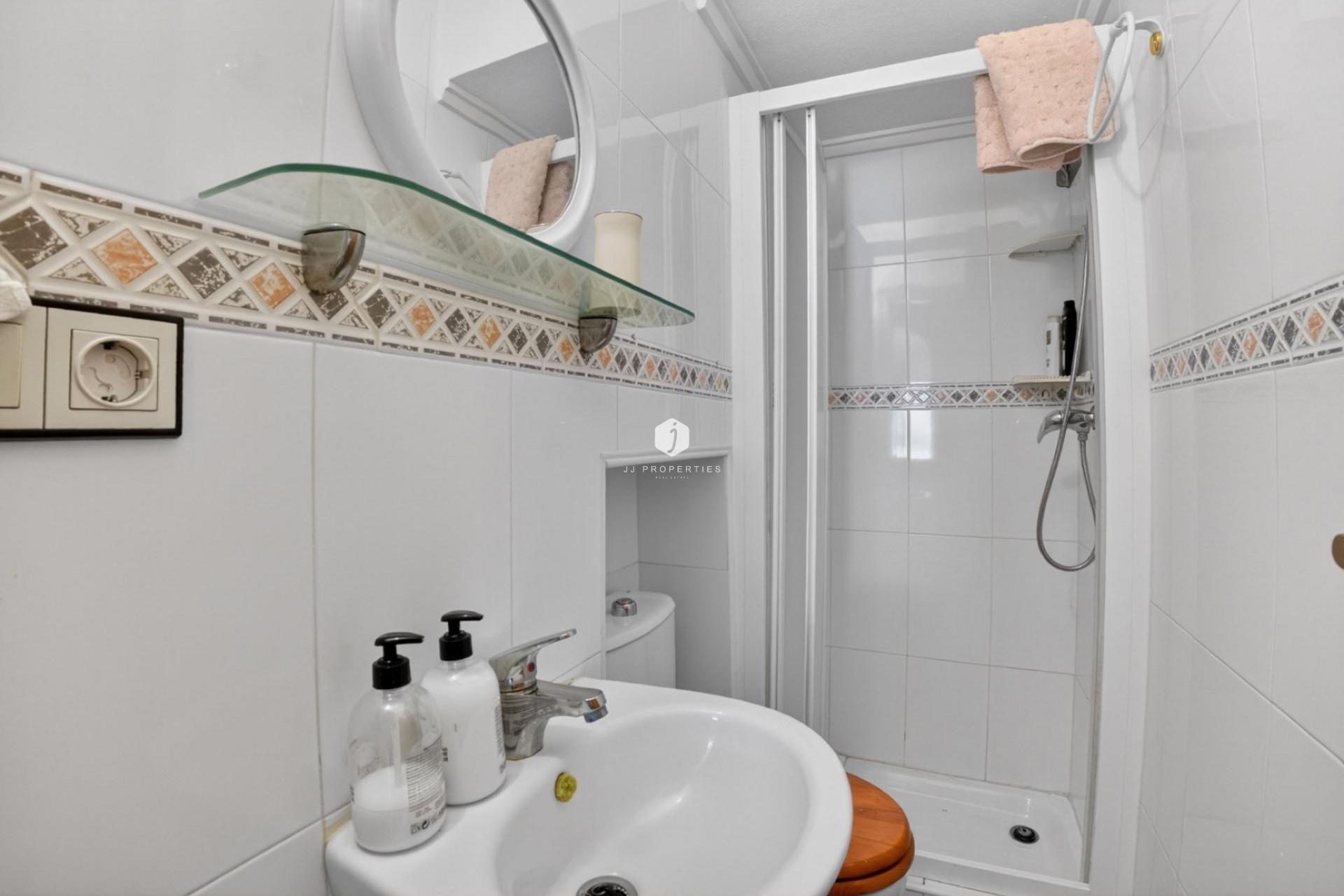 Aus zweiter Hand - Stadthaus -
Torrevieja - Carrefour