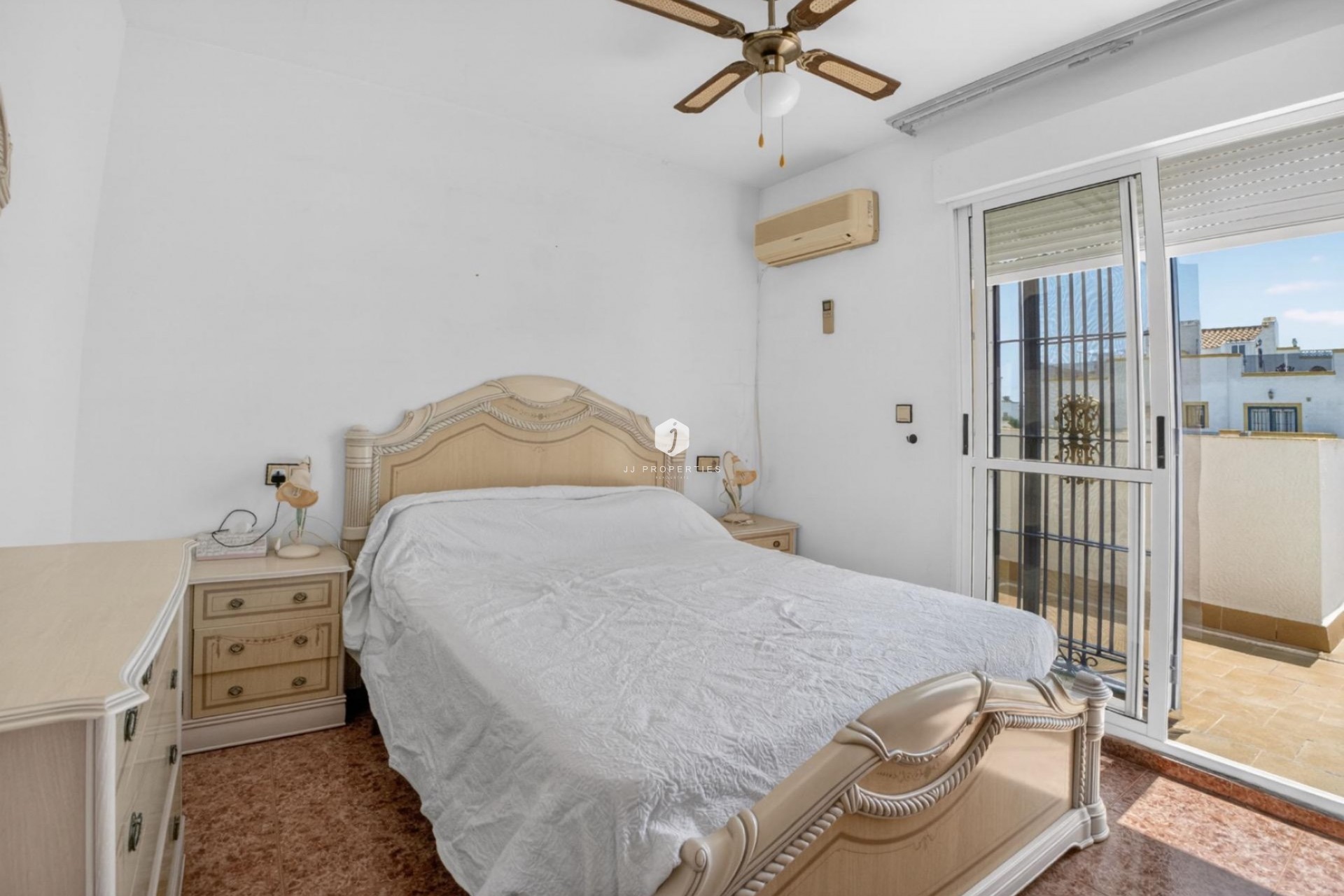 Aus zweiter Hand - Stadthaus -
Torrevieja - Carrefour