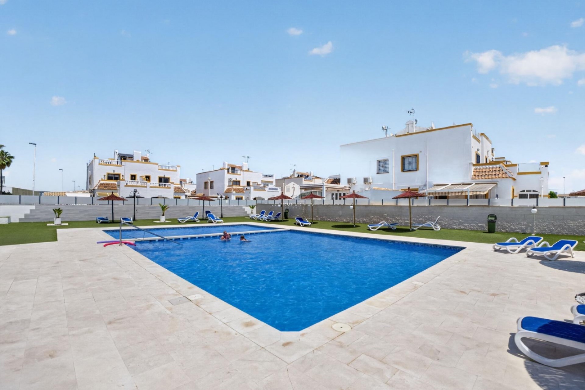 Aus zweiter Hand - Stadthaus -
Torrevieja - Carrefour